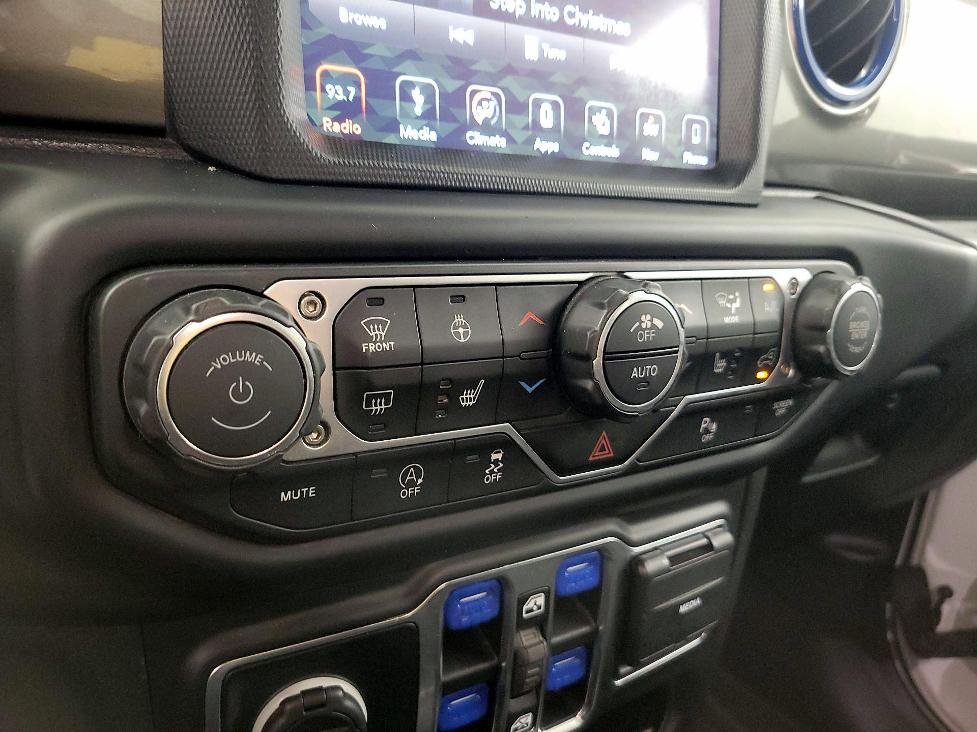 Thumbnail: 2019 Jeep Wrangler - 17