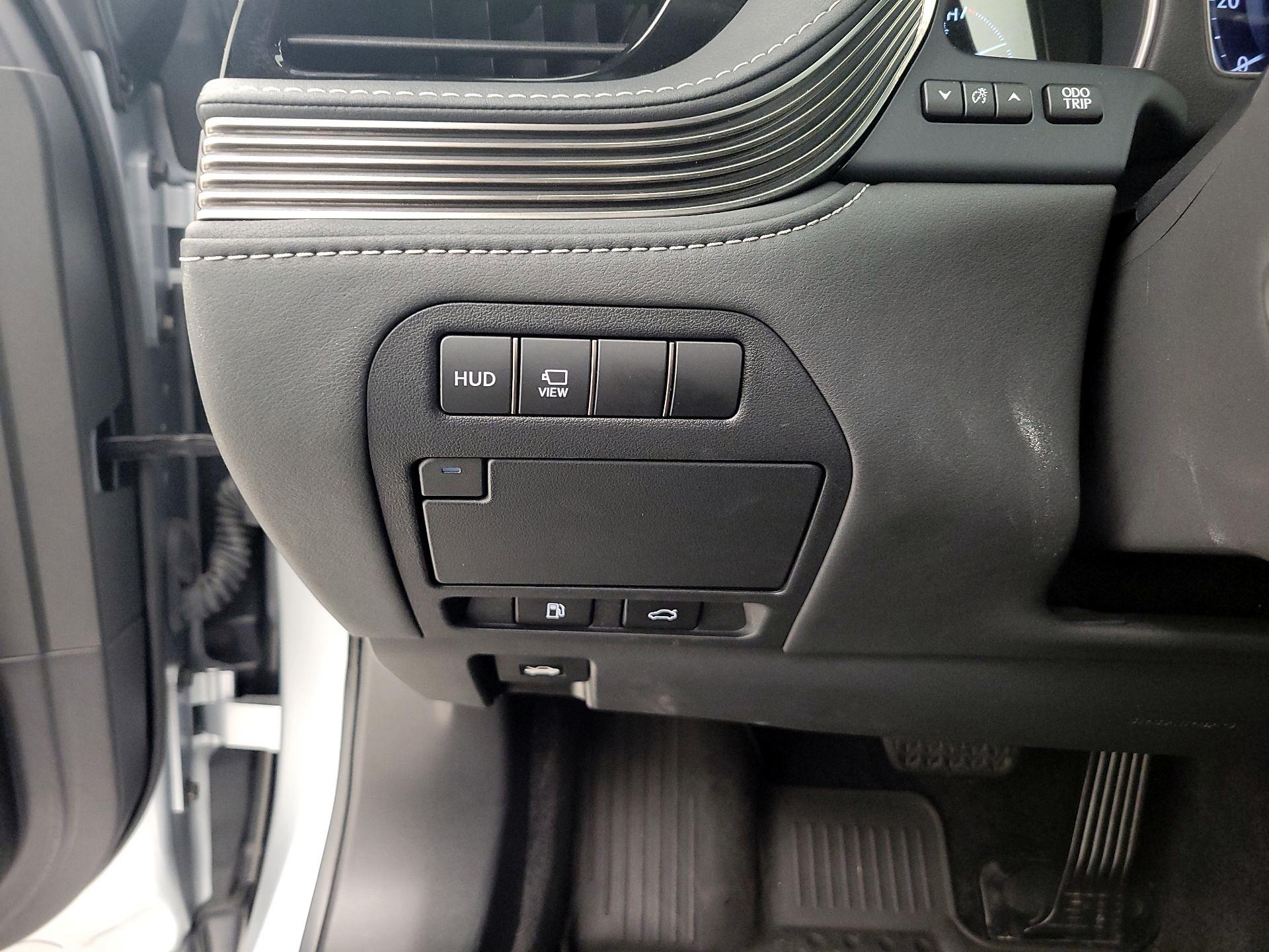 Thumbnail: 2021 Lexus LS - 13