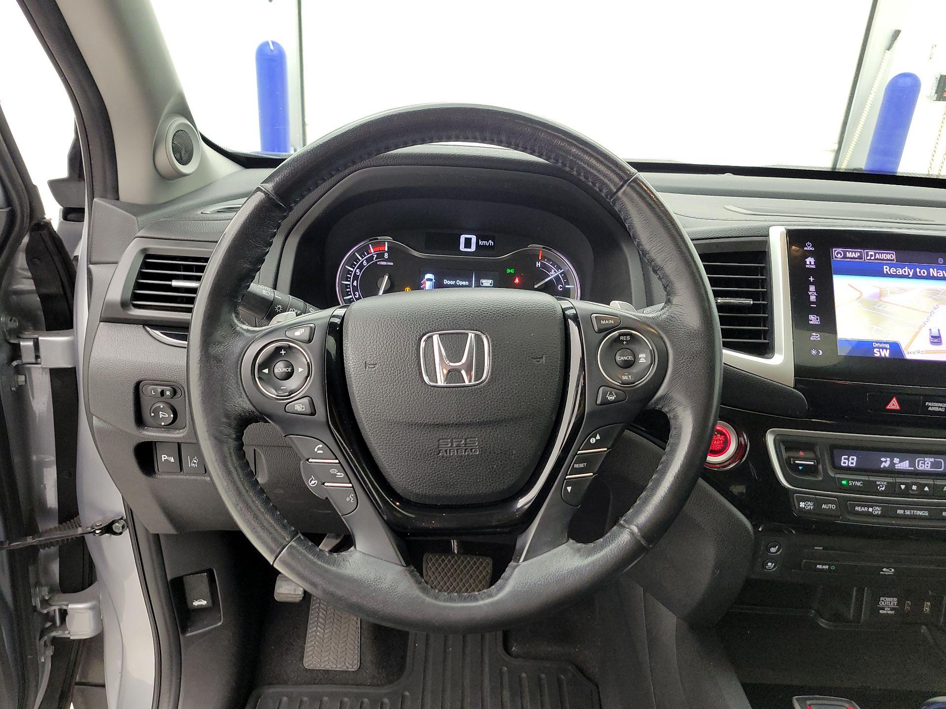 Thumbnail: 2018 Honda Pilot - 10