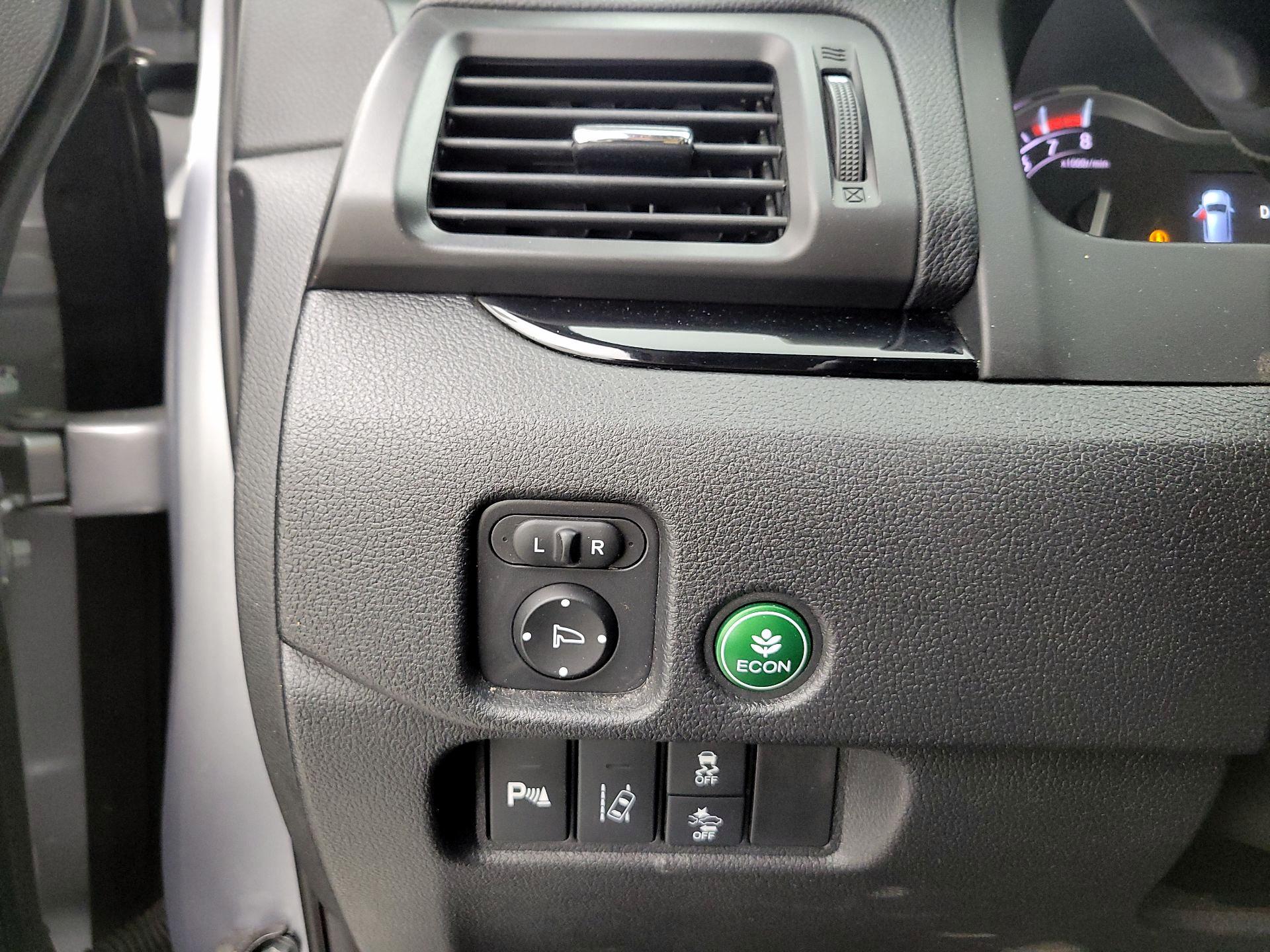 Thumbnail: 2018 Honda Pilot - 13