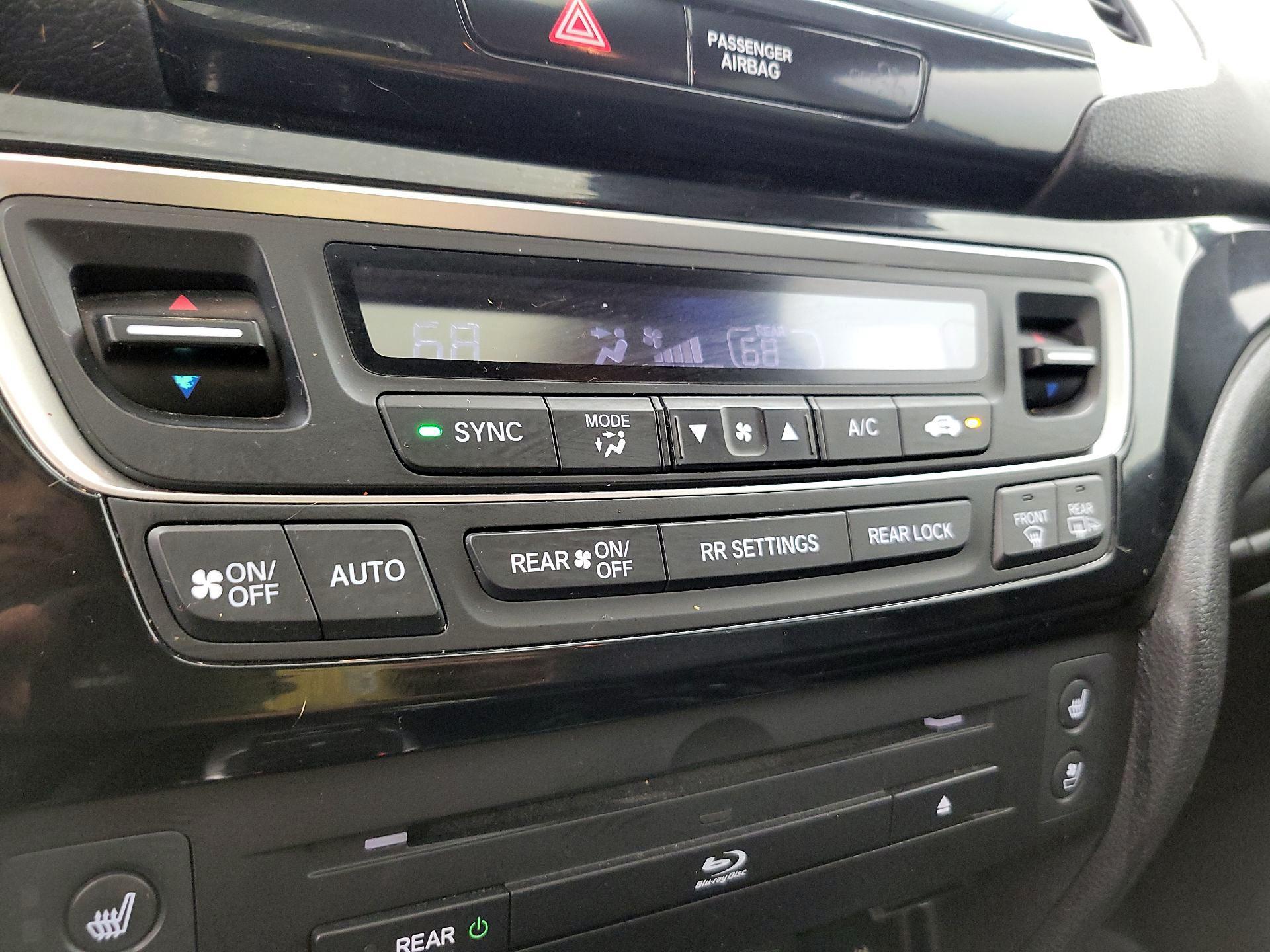 Thumbnail: 2018 Honda Pilot - 17