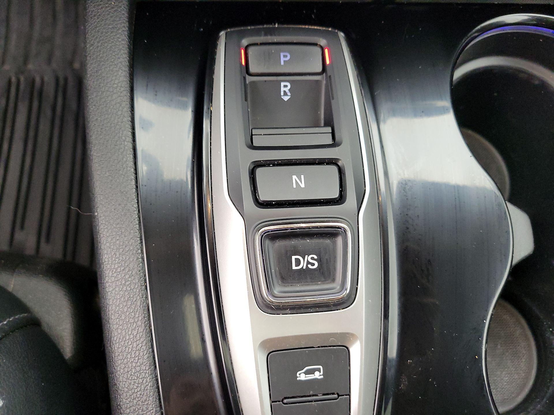 Thumbnail: 2018 Honda Pilot - 18