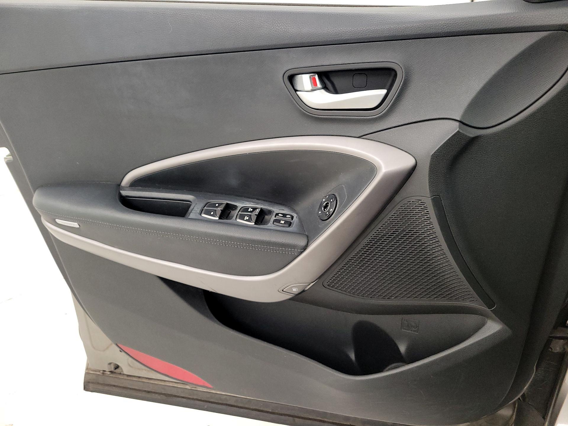 Thumbnail: 2016 Hyundai Santa Fe - 12