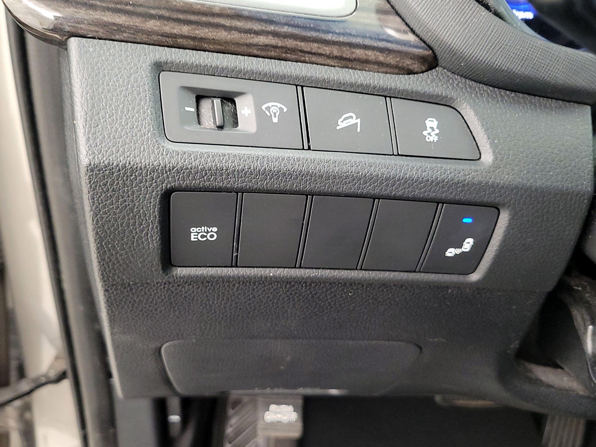 Thumbnail: 2016 Hyundai Santa Fe - 13