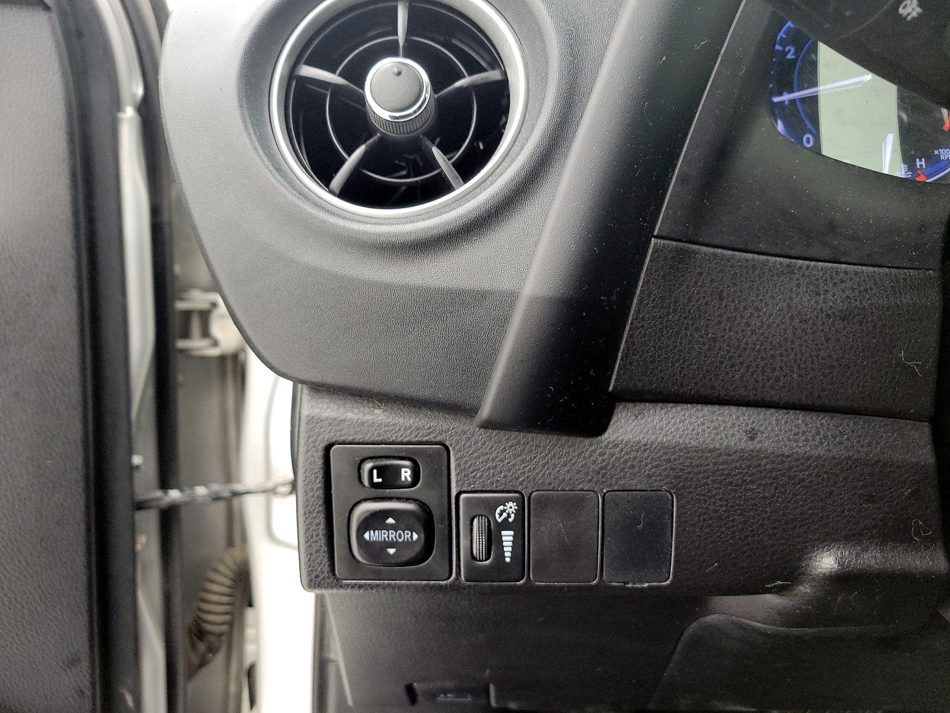 Thumbnail: 2018 Toyota Corolla - 13