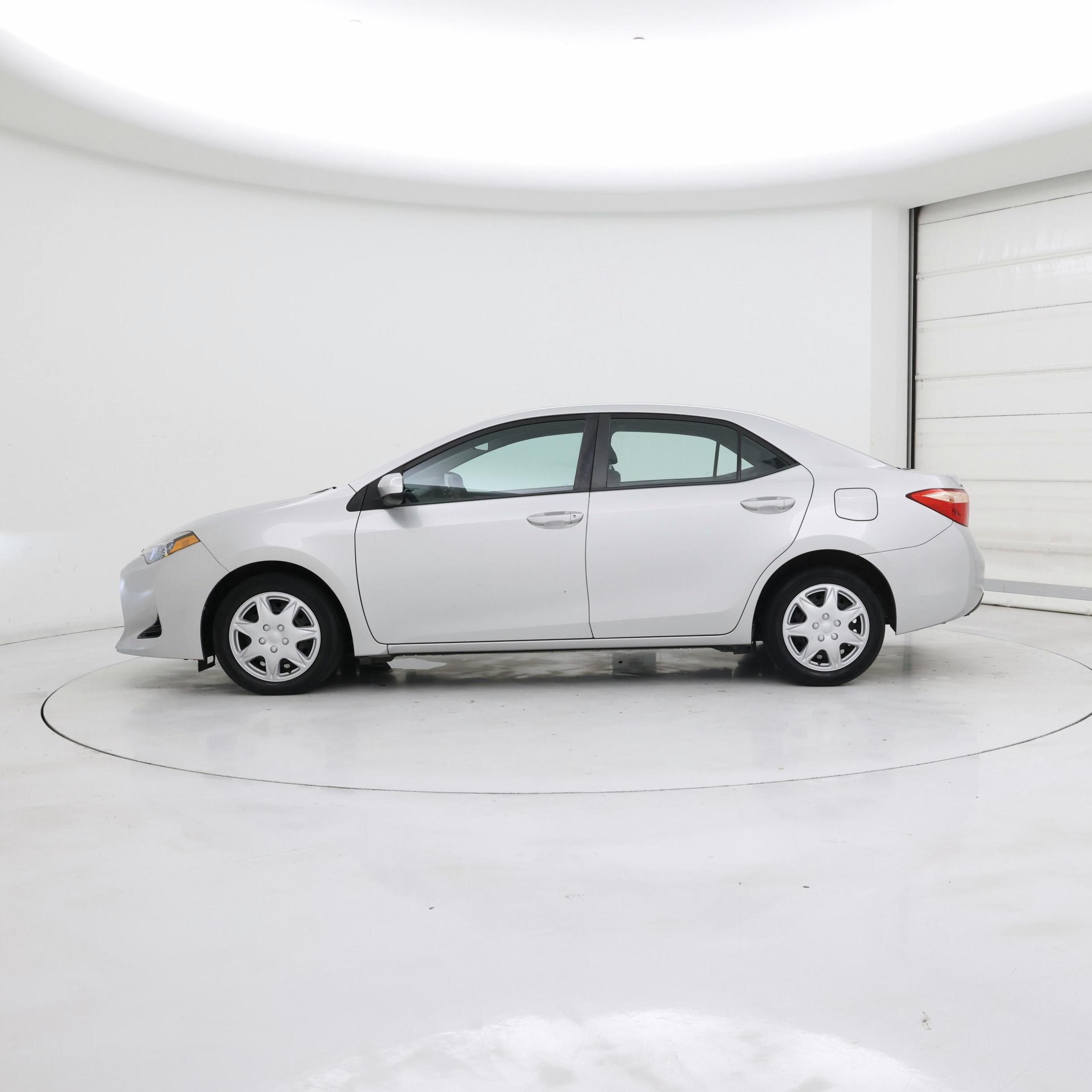 Thumbnail: 2018 Toyota Corolla - 3