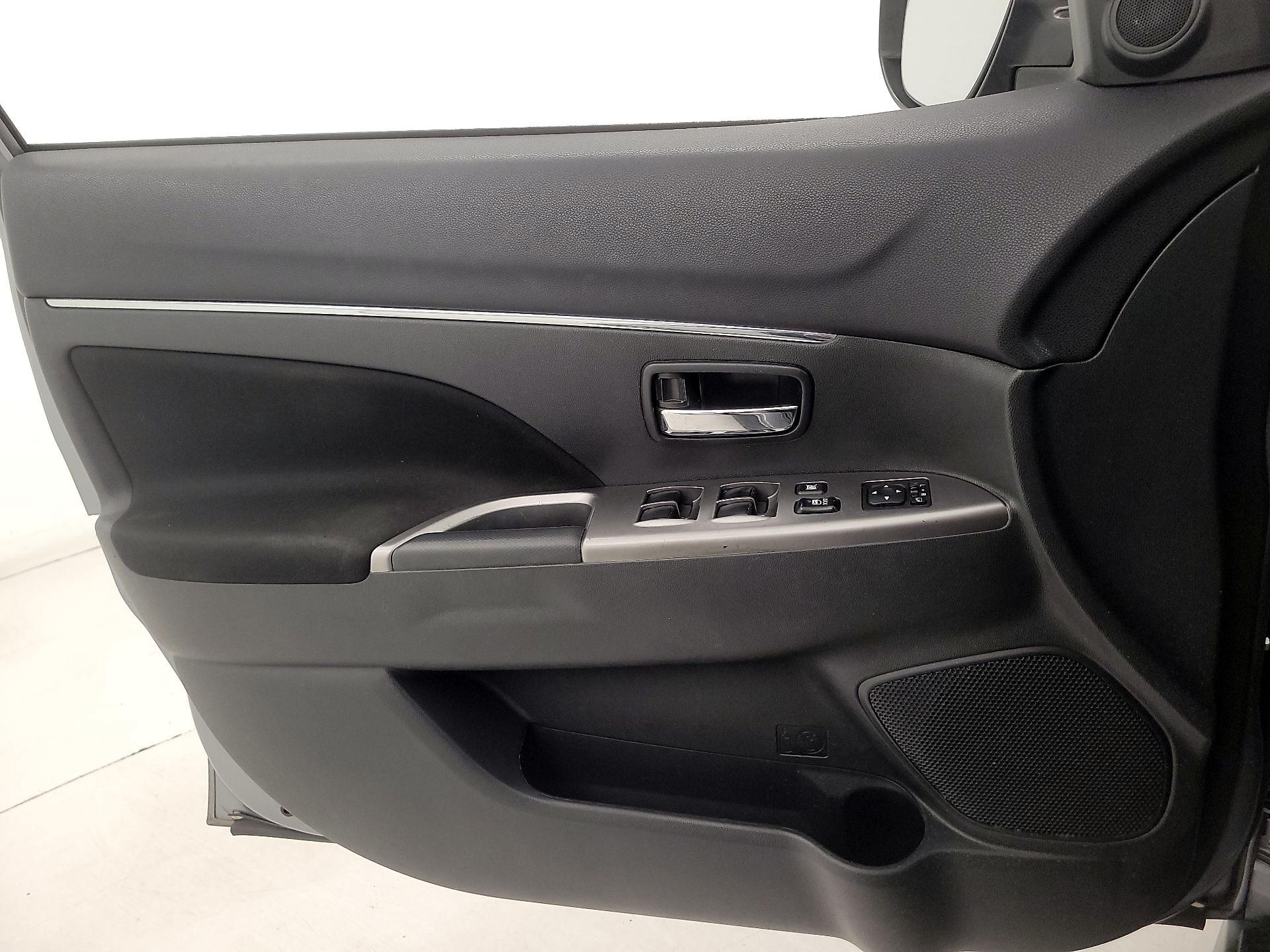 Thumbnail: 2021 Mitsubishi Outlander Sport - 12