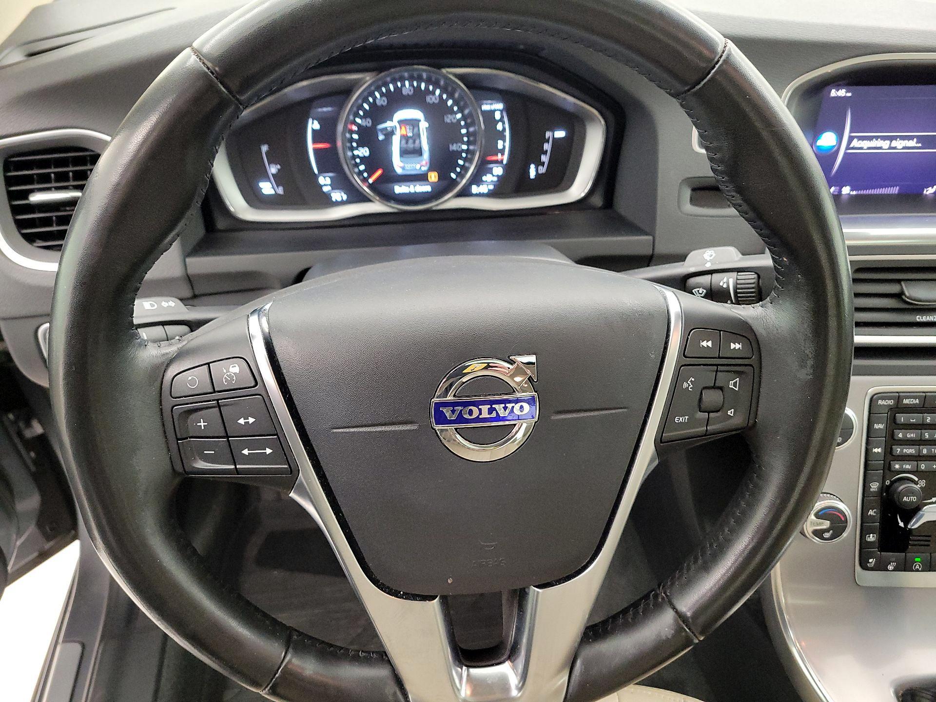 Thumbnail: 2018 Volvo S60 - 10