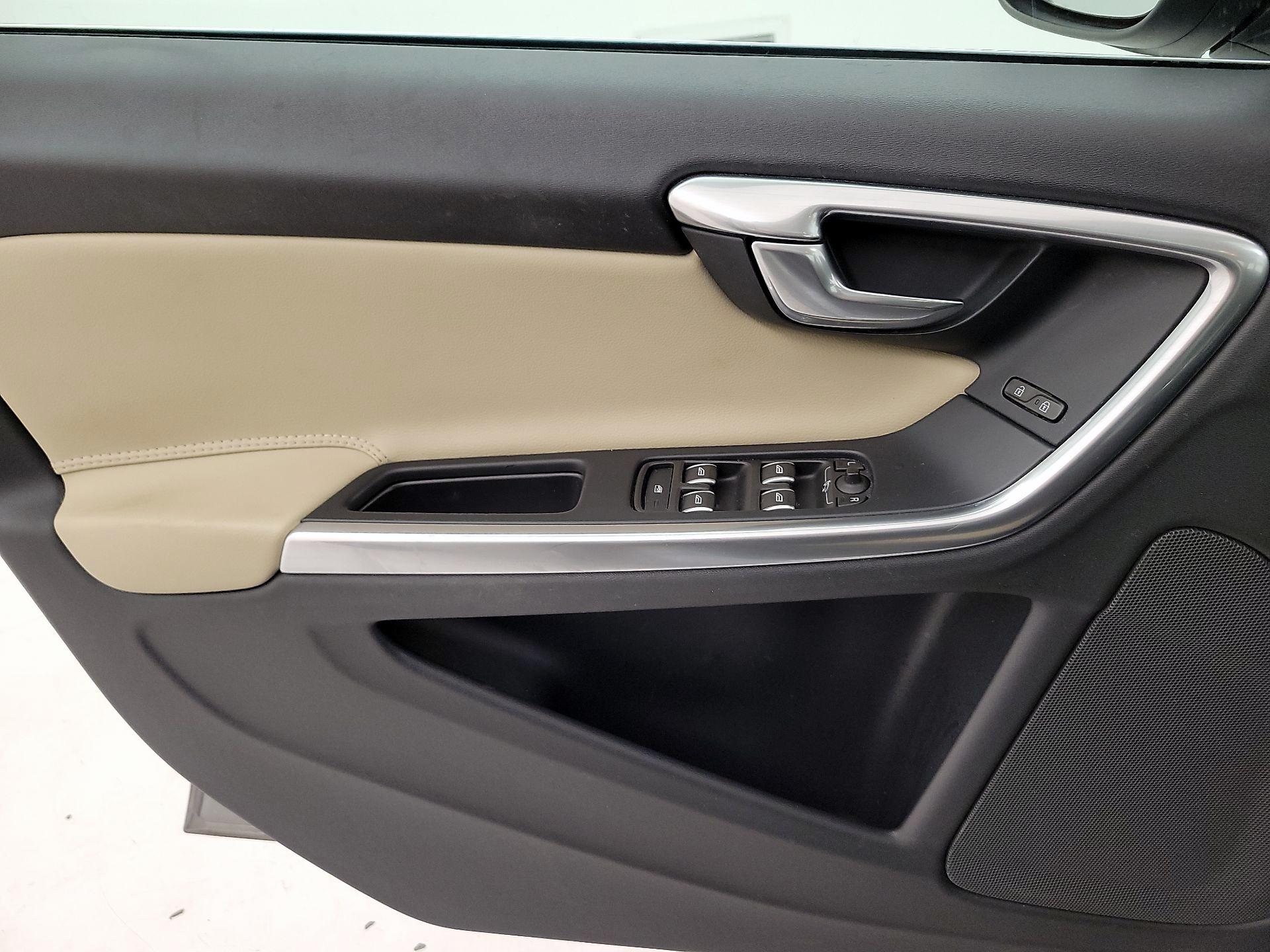 Thumbnail: 2018 Volvo S60 - 12