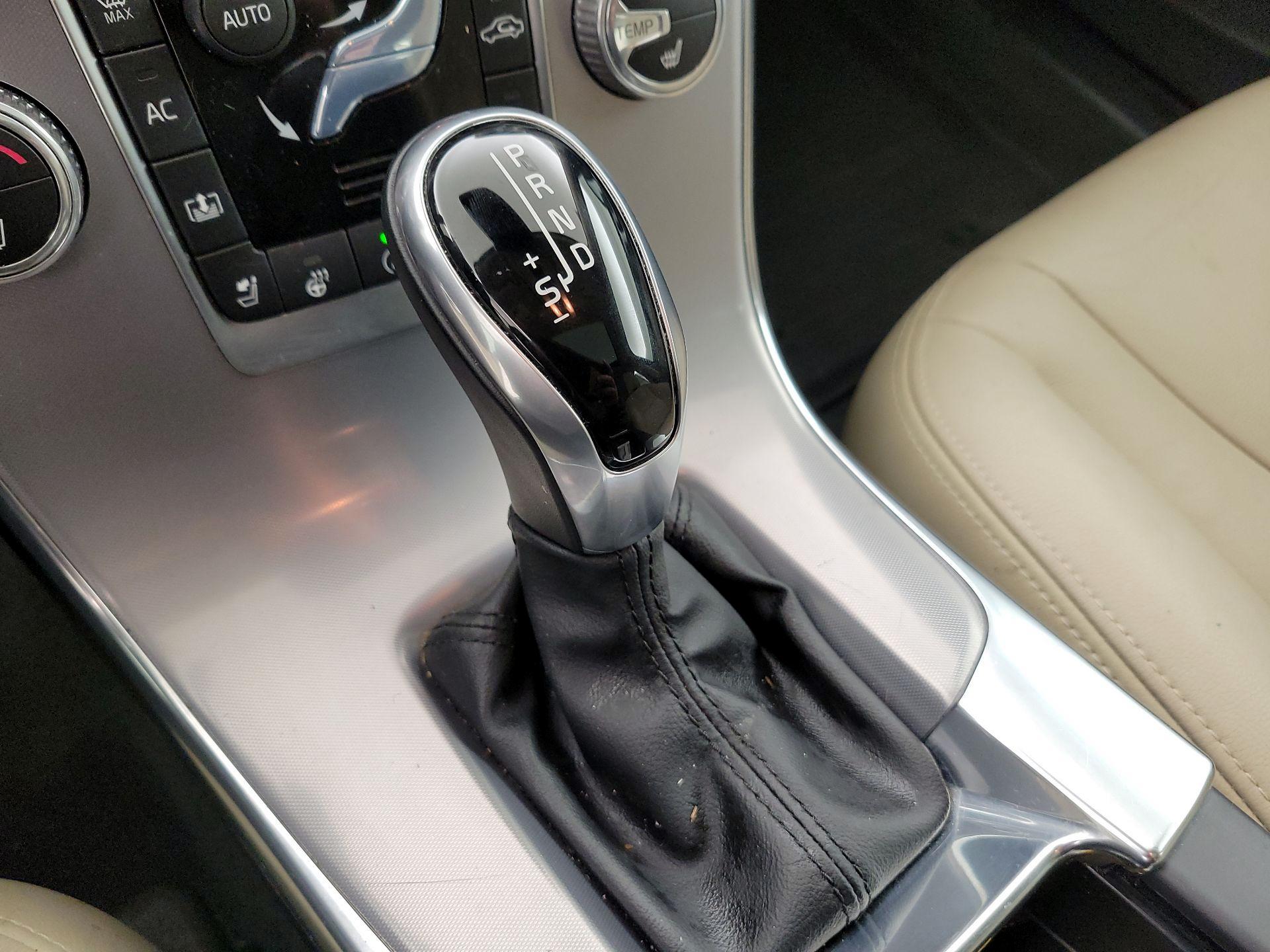 Thumbnail: 2018 Volvo S60 - 18