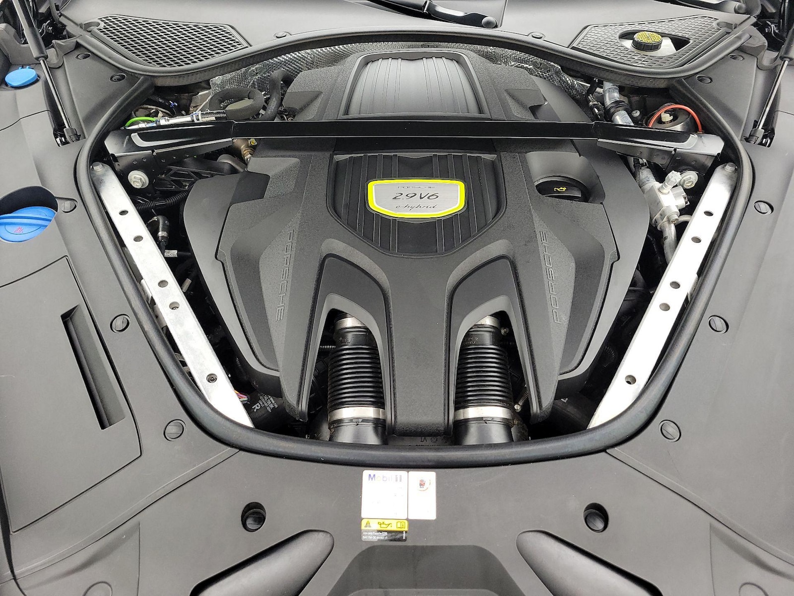 2021 Porsche Panamera 4 E-Hybrid - Photo 23