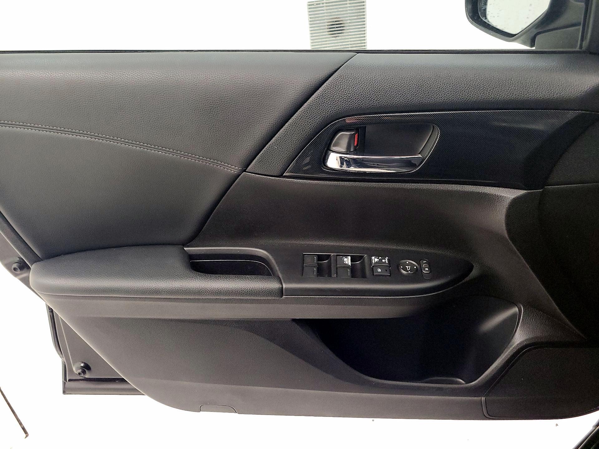 Thumbnail: 2015 Honda Accord - 12