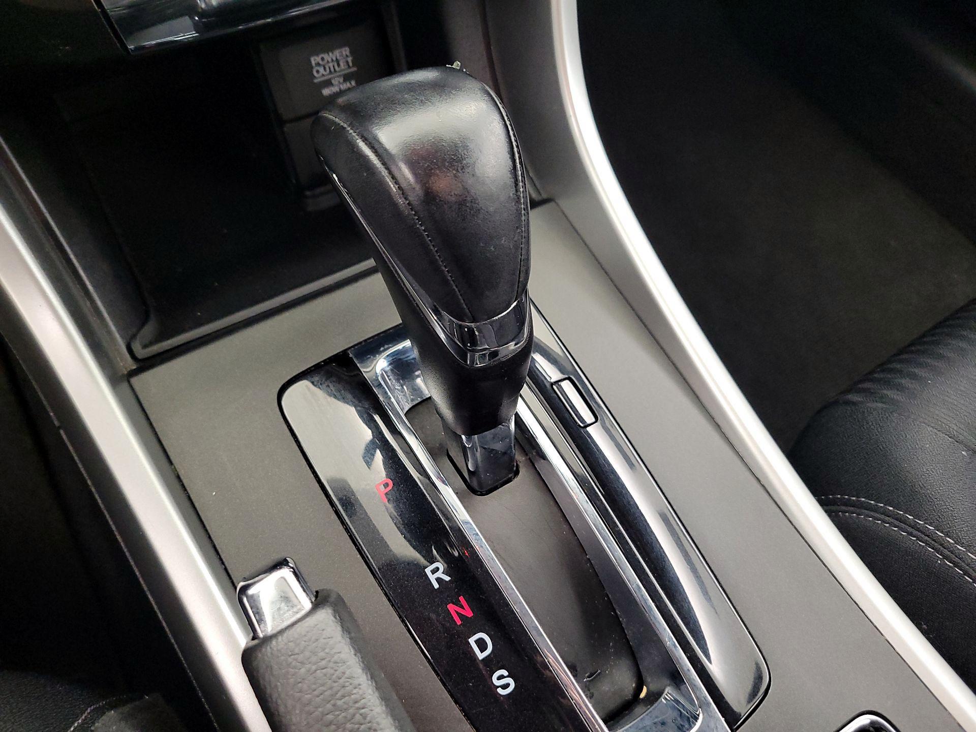 Thumbnail: 2015 Honda Accord - 17