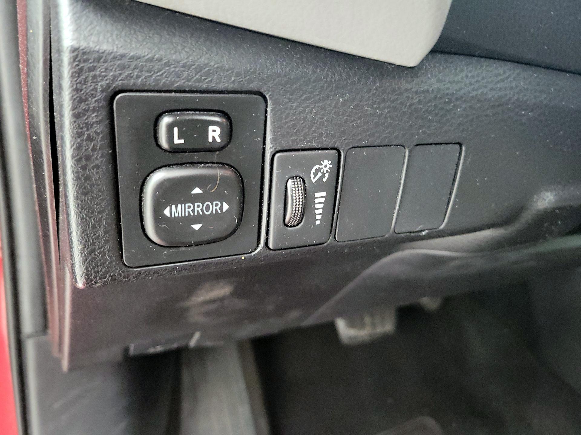 Thumbnail: 2014 Toyota Corolla - 13