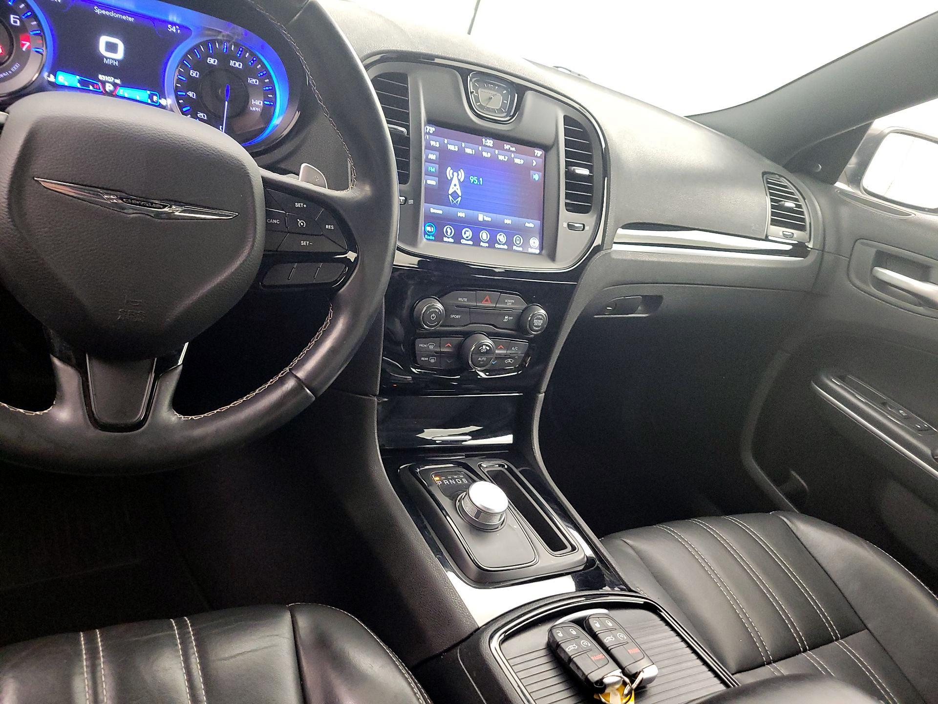 Thumbnail: 2019 Chrysler 300 - 9