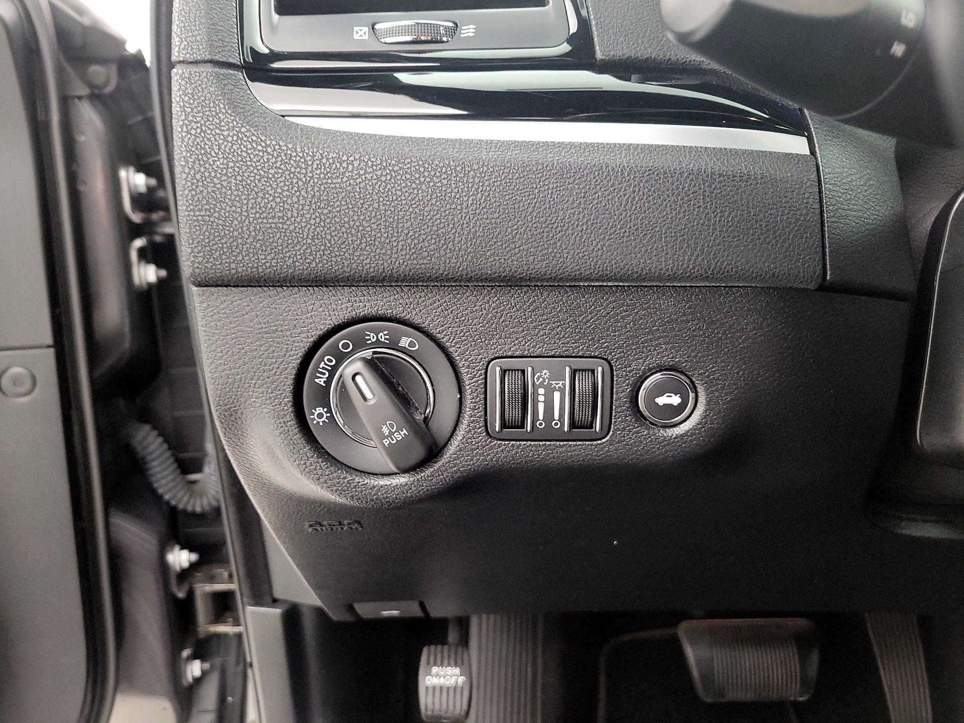 Thumbnail: 2019 Chrysler 300 - 13