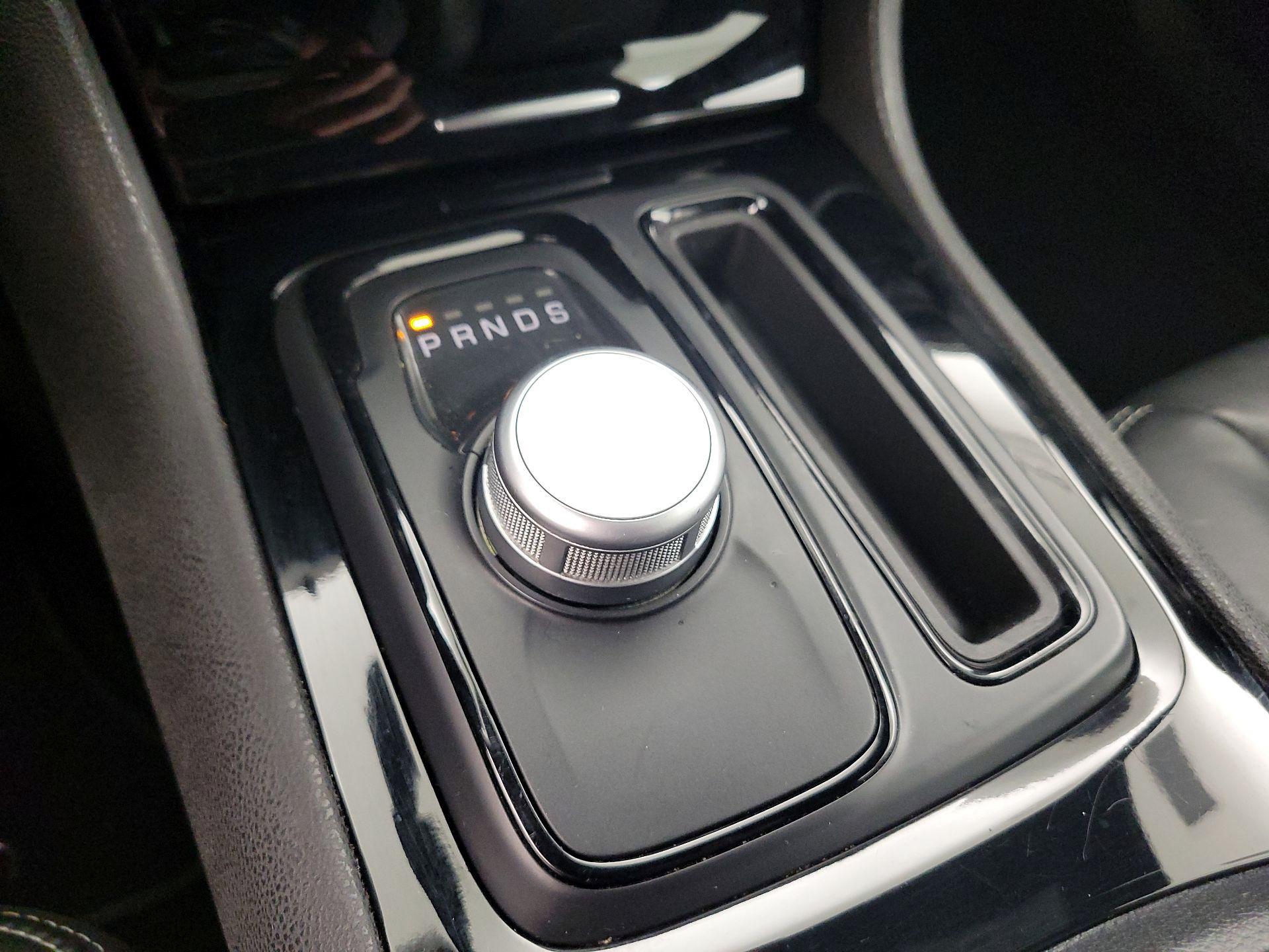 Thumbnail: 2019 Chrysler 300 - 17