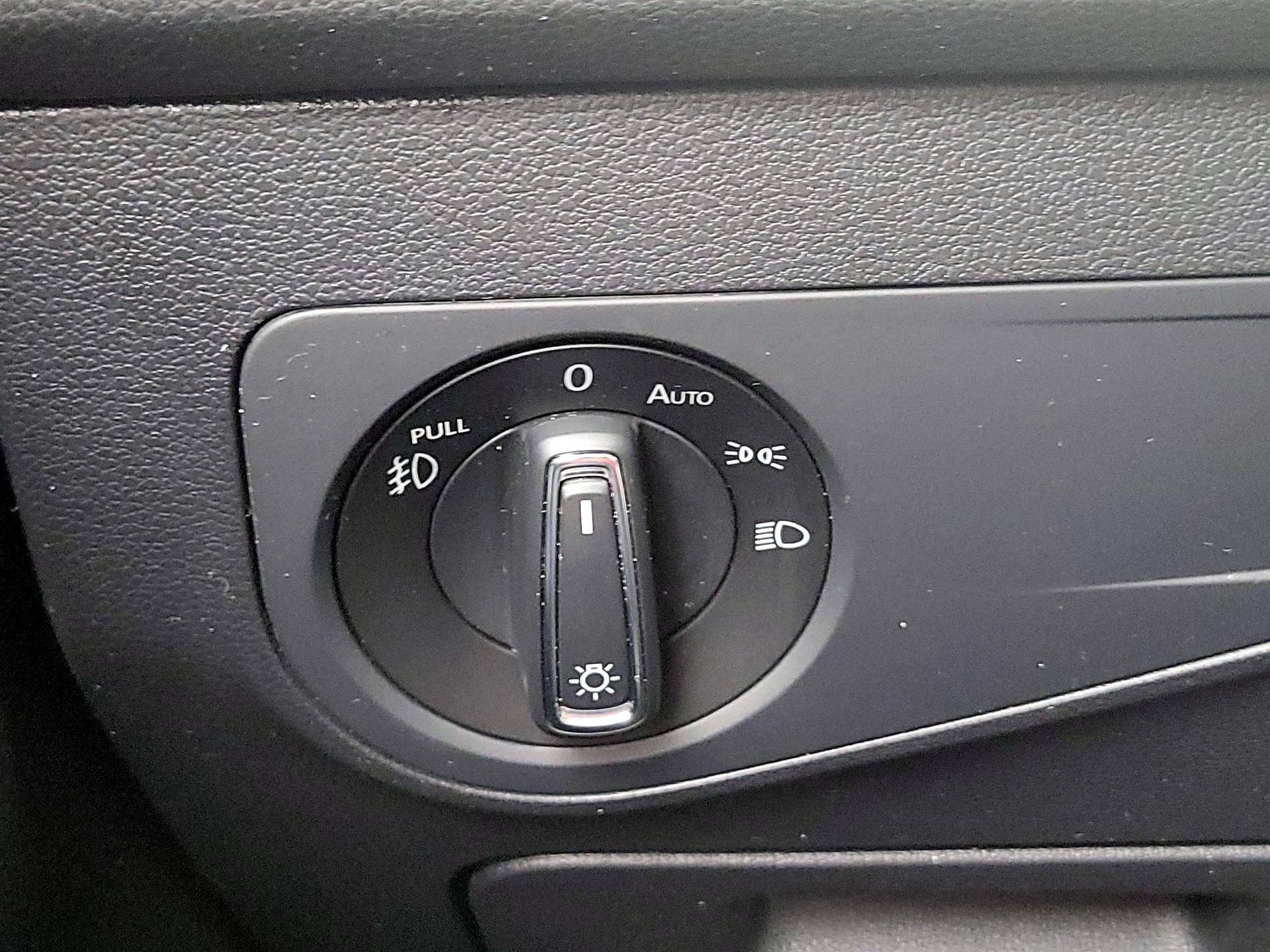 Thumbnail: 2018 Volkswagen Tiguan - 13