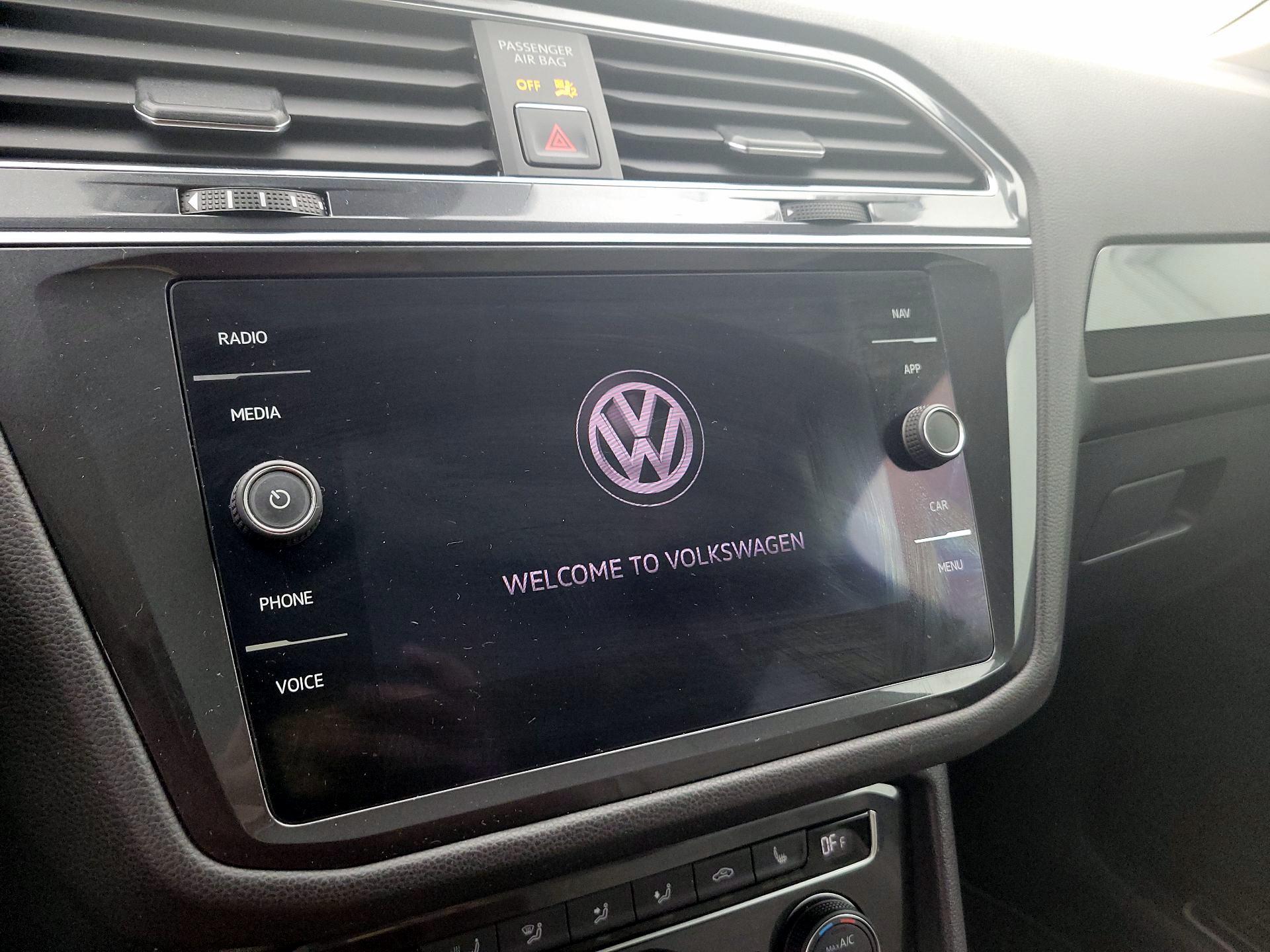 Thumbnail: 2018 Volkswagen Tiguan - 16