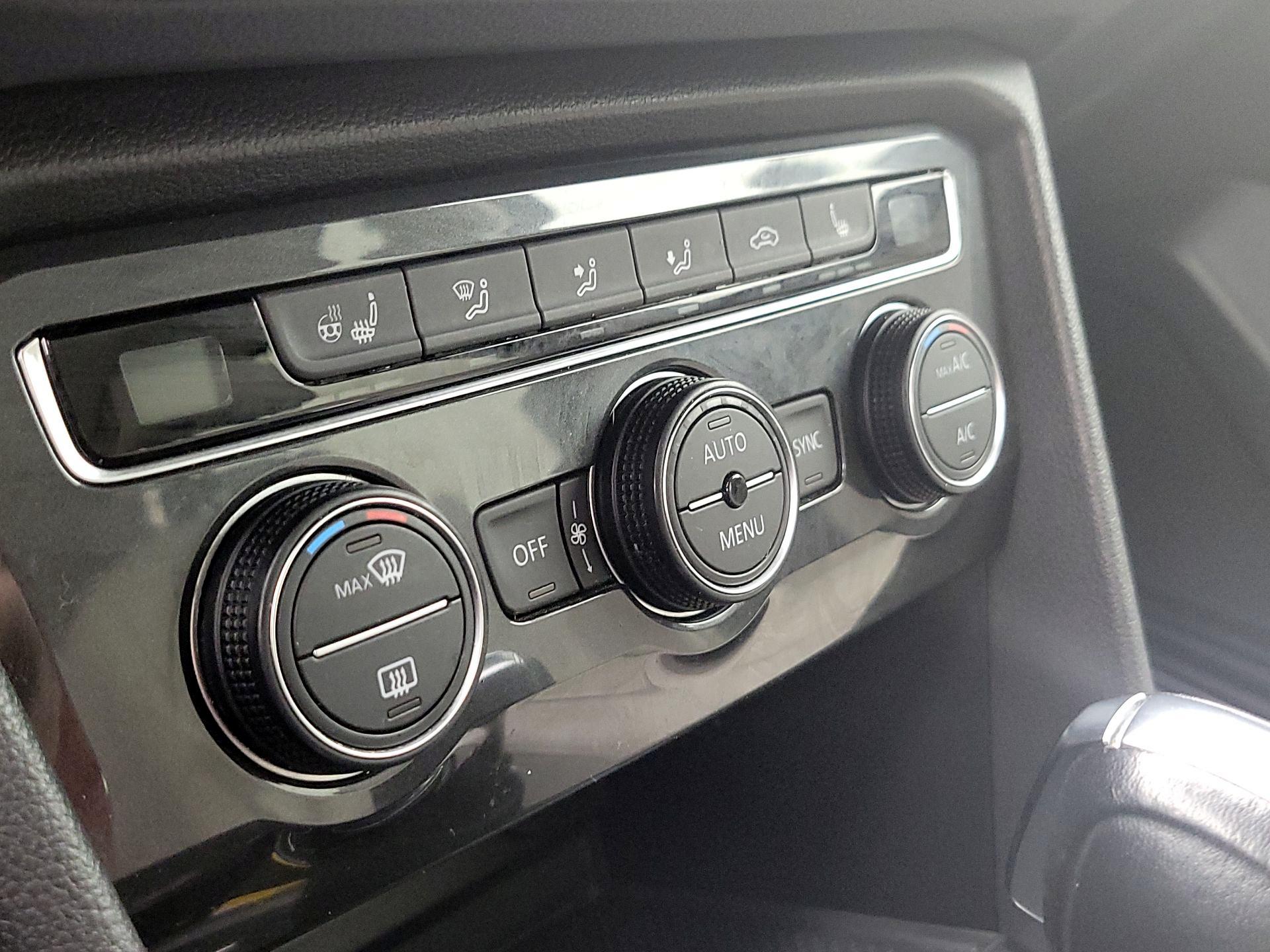 Thumbnail: 2018 Volkswagen Tiguan - 17