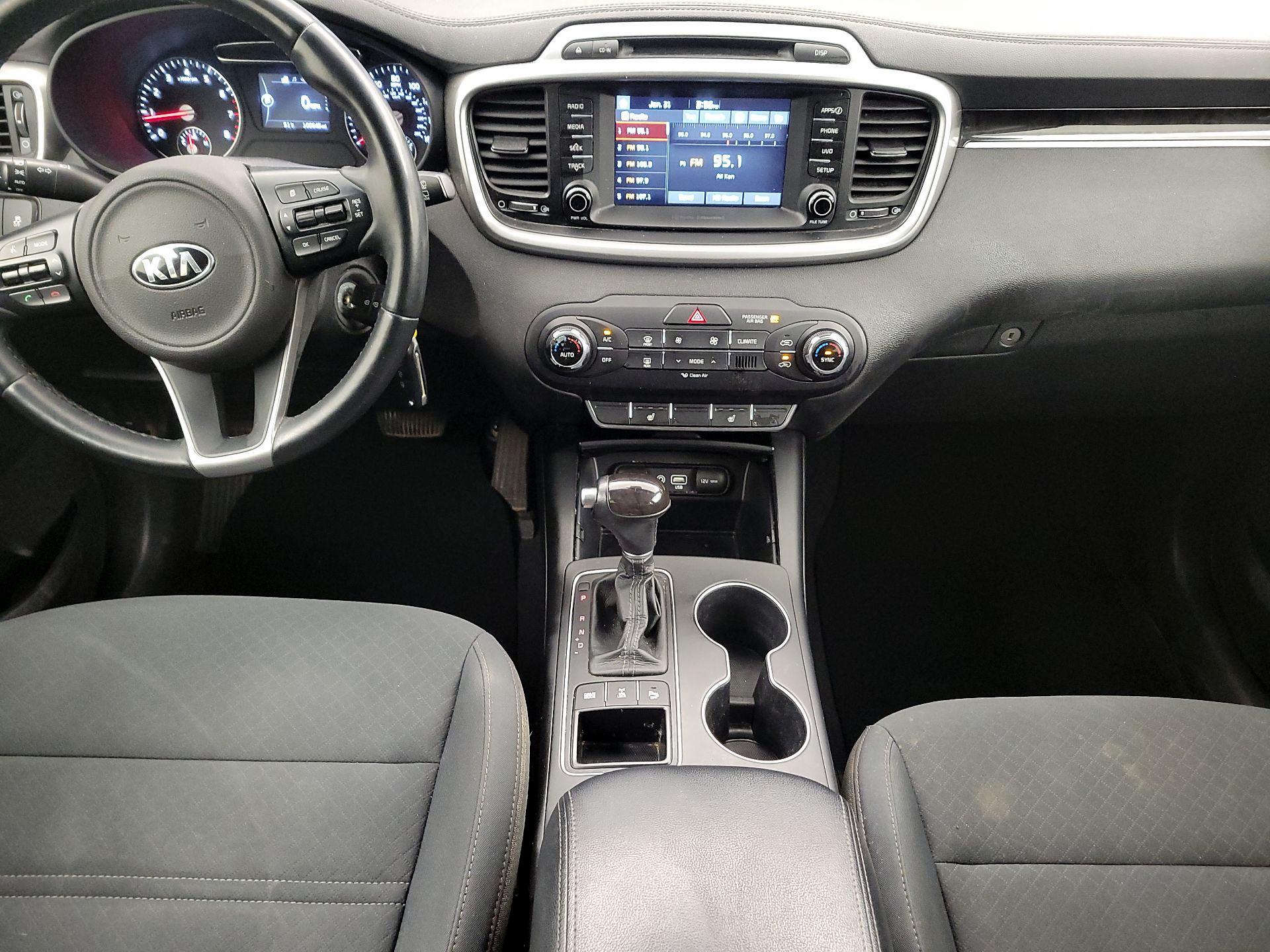 Thumbnail: 2017 Kia Sorento - 9