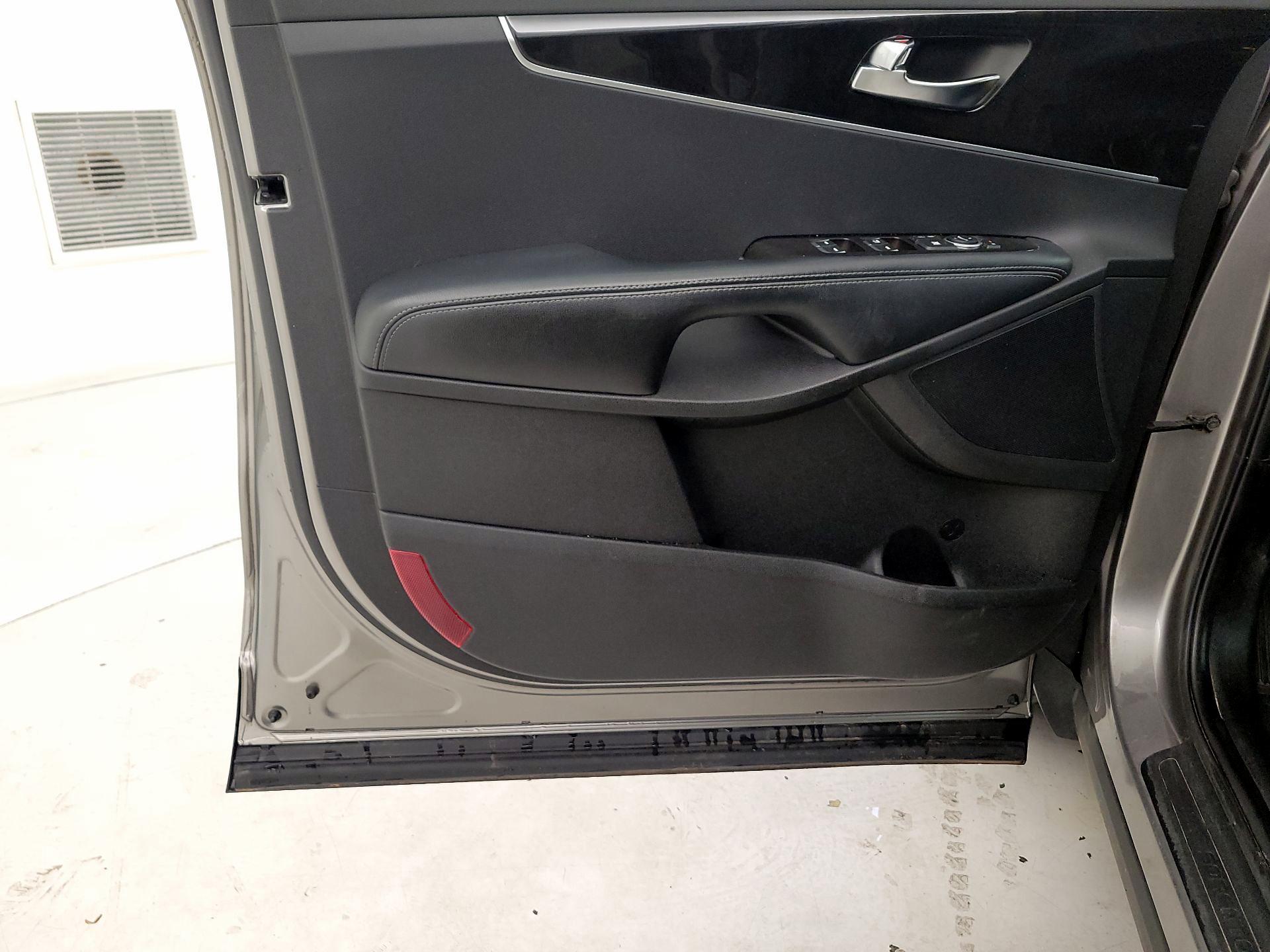 Thumbnail: 2017 Kia Sorento - 12