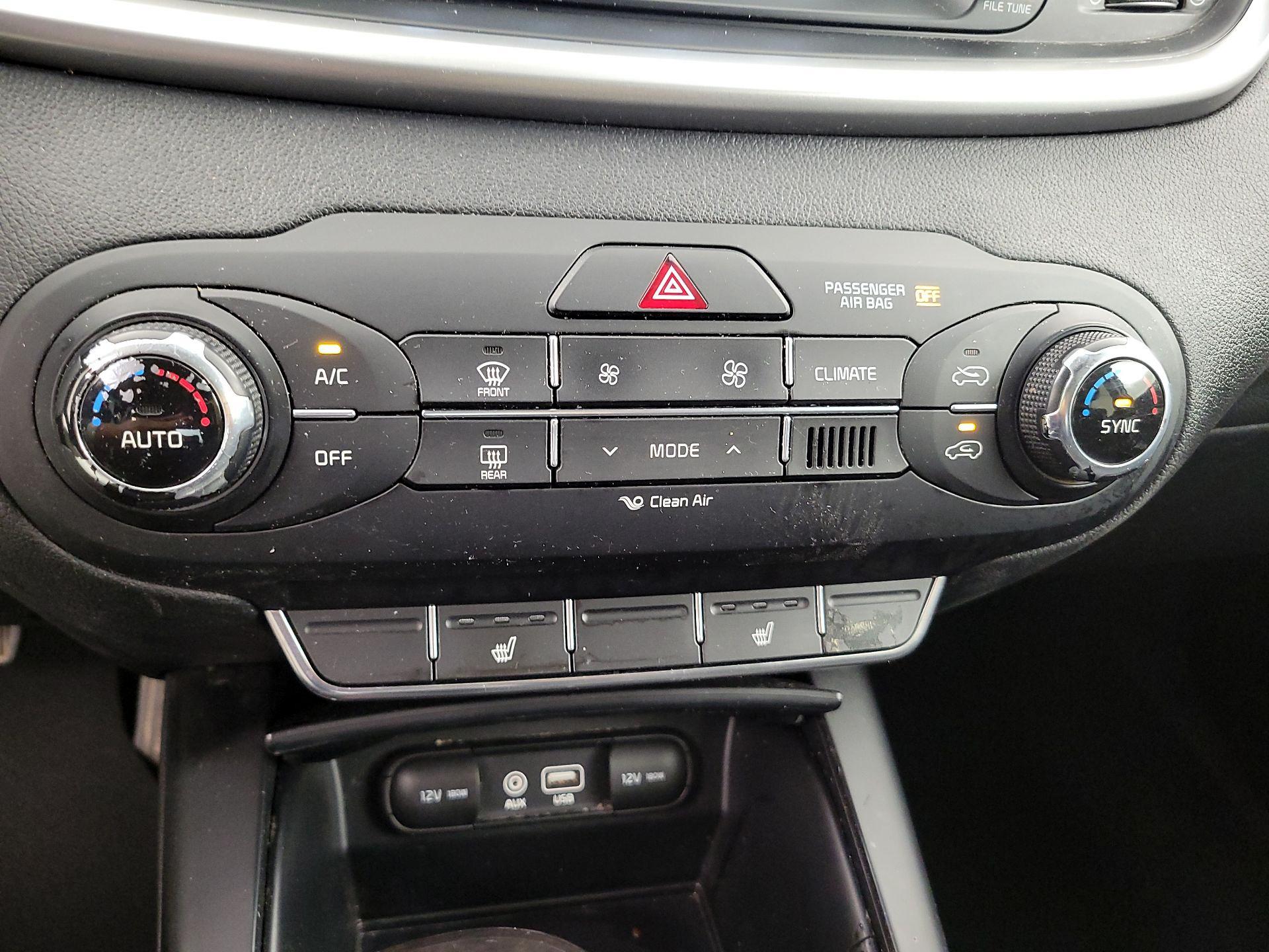 Thumbnail: 2017 Kia Sorento - 16