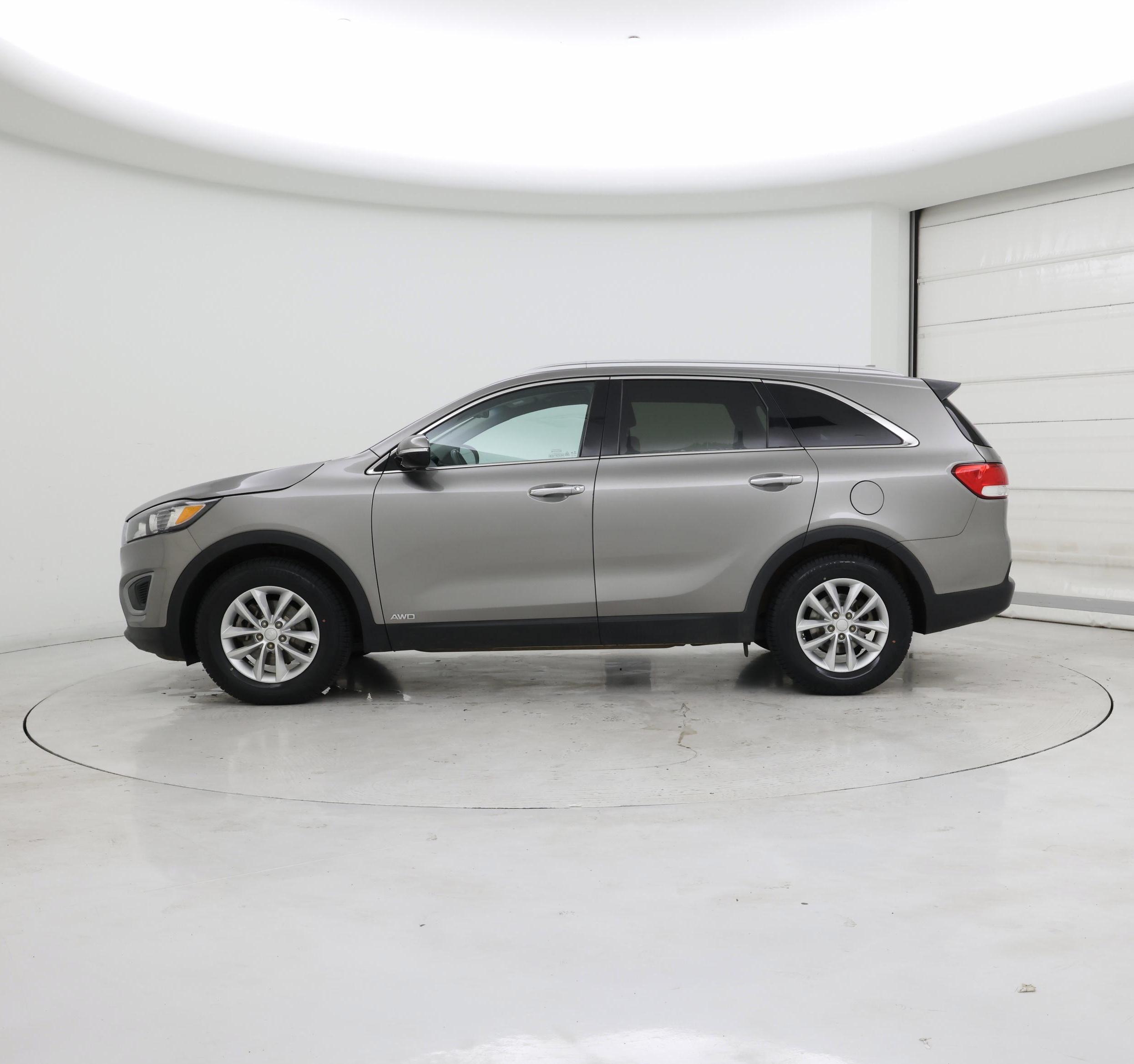 Thumbnail: 2017 Kia Sorento - 3