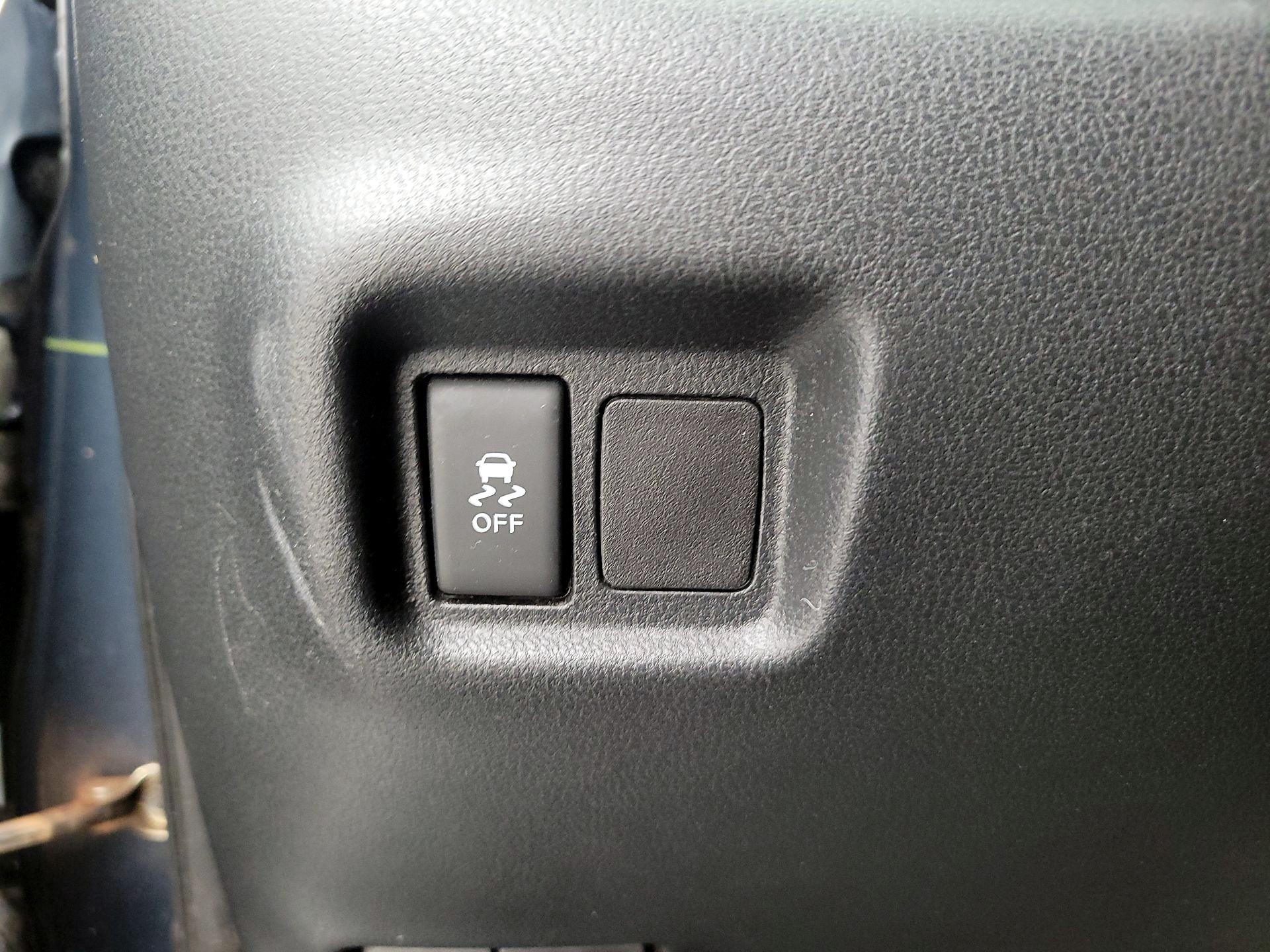 Thumbnail: 2017 Nissan Versa - 13