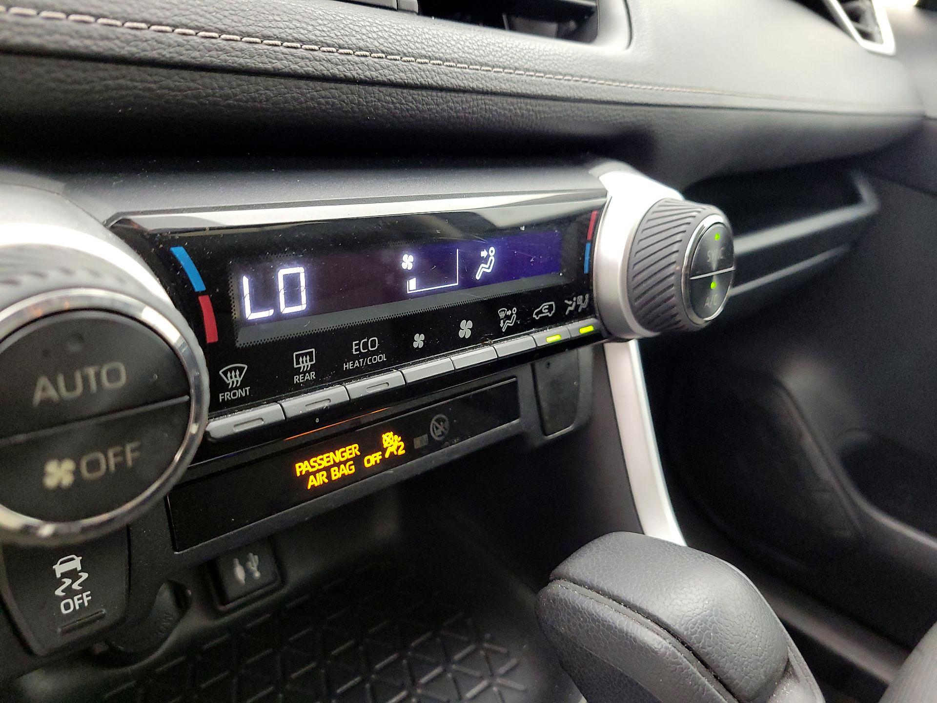 Thumbnail: 2019 Toyota RAV4 - 16