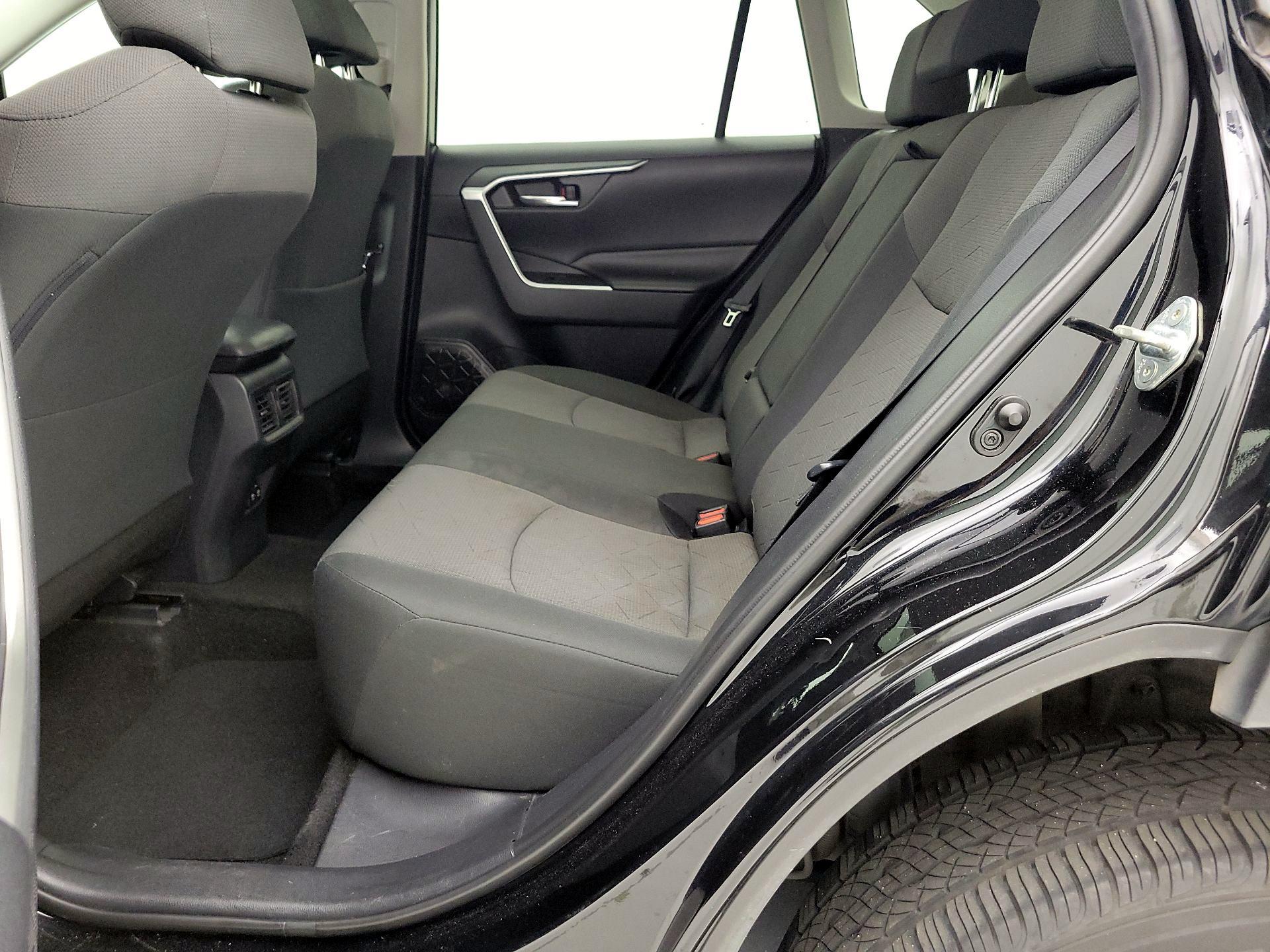 Thumbnail: 2019 Toyota RAV4 - 20