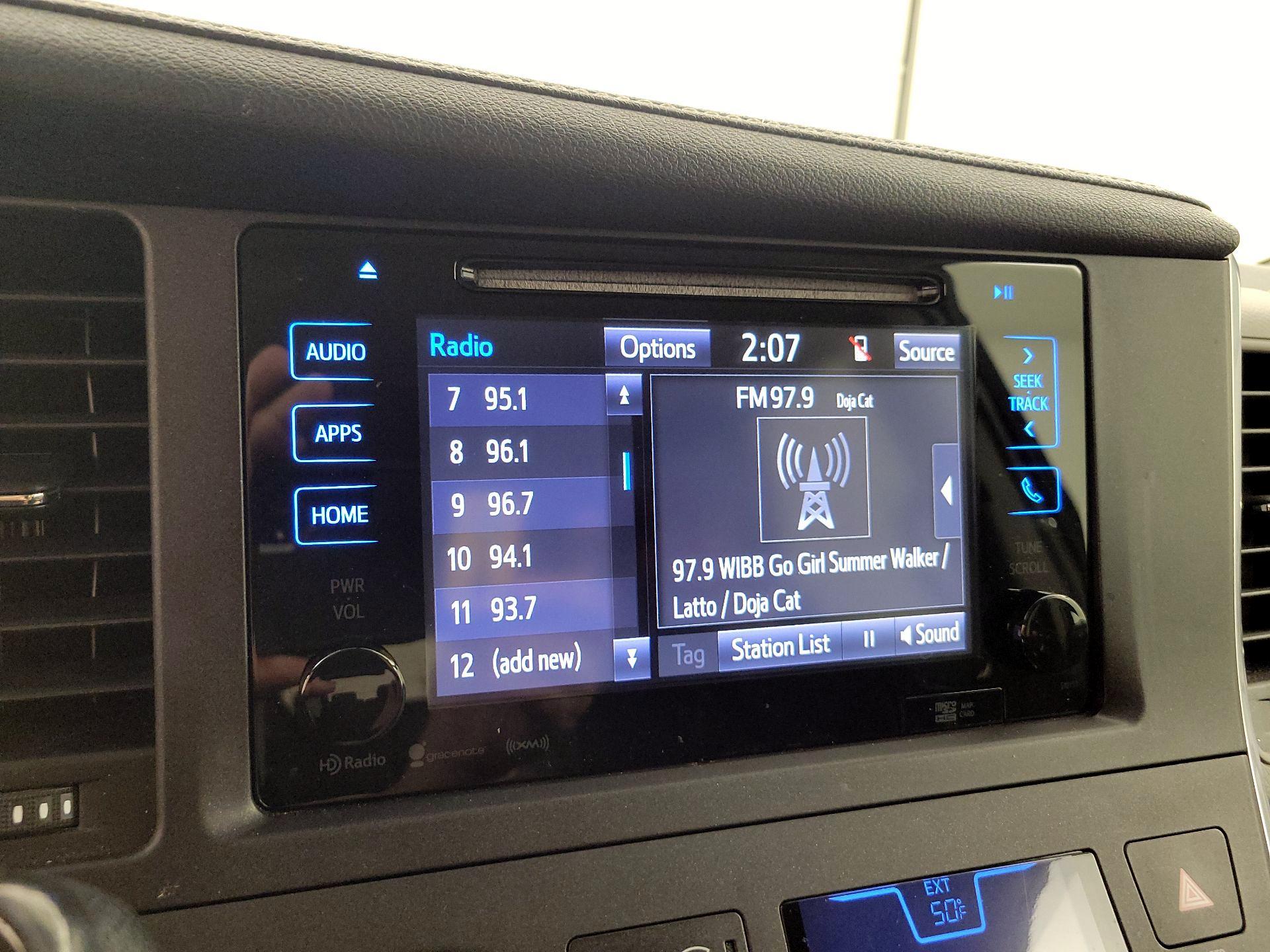 Thumbnail: 2017 Toyota Sienna - 15