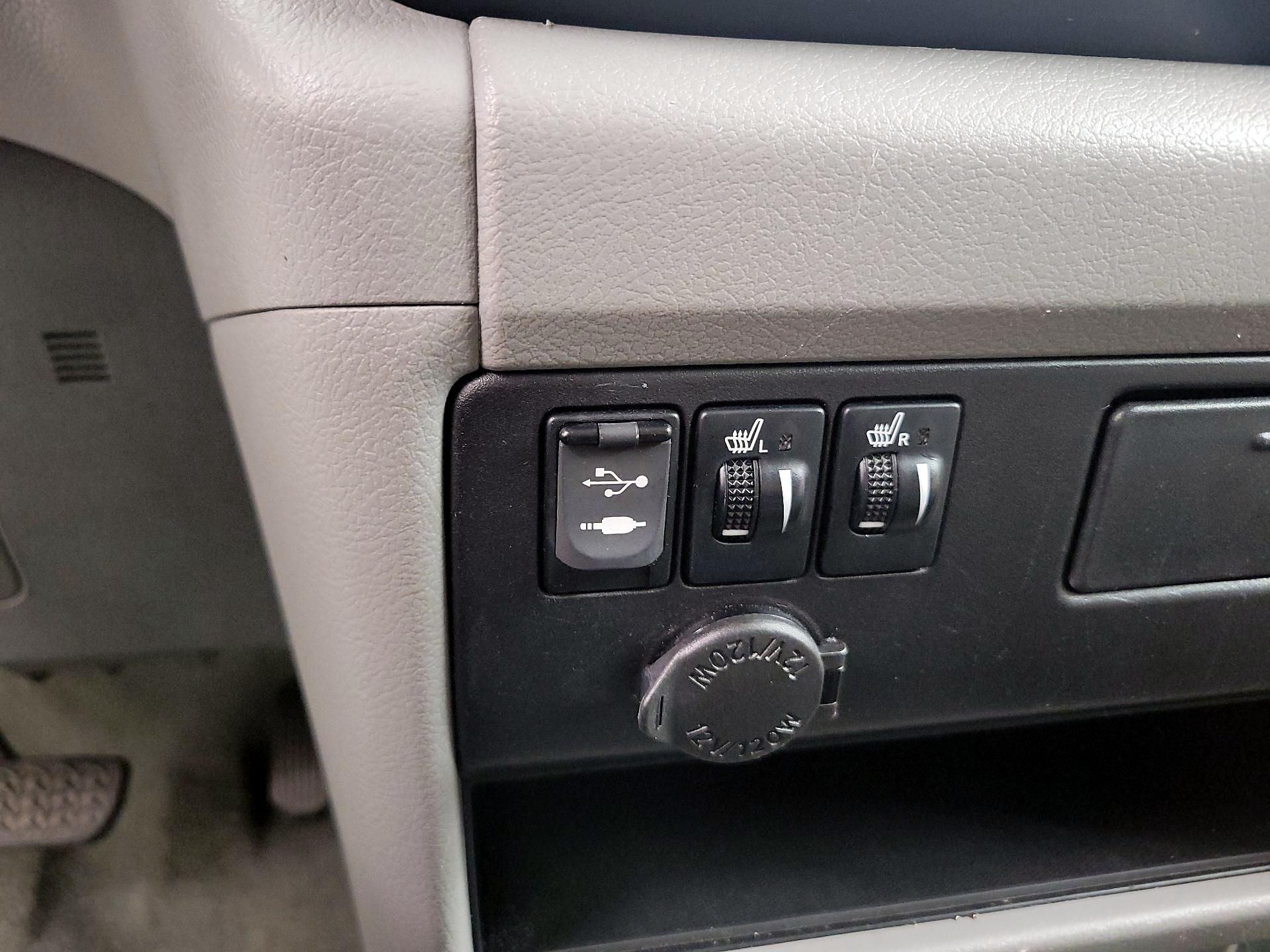 Thumbnail: 2017 Toyota Sienna - 18