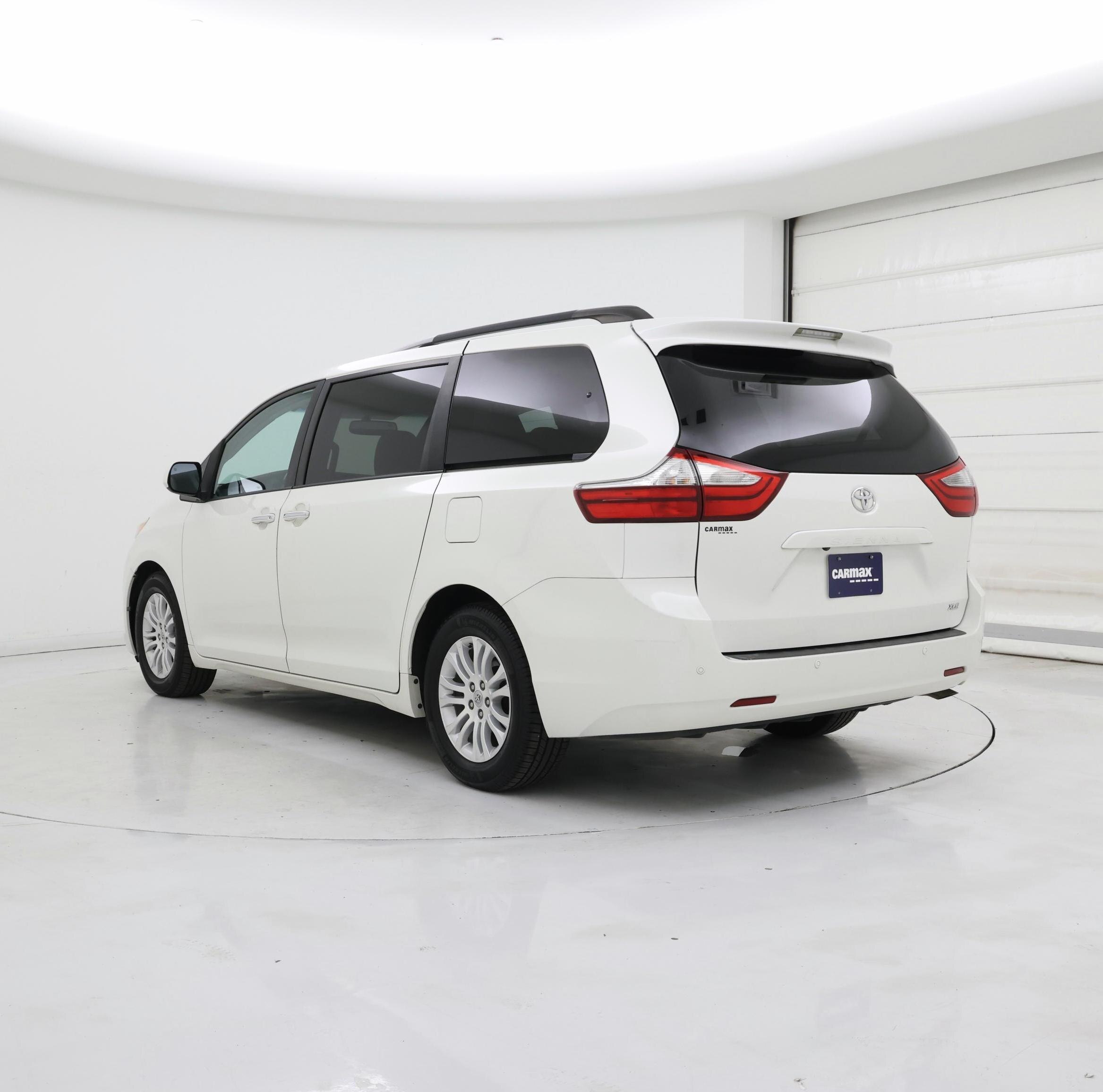 Thumbnail: 2017 Toyota Sienna - 2