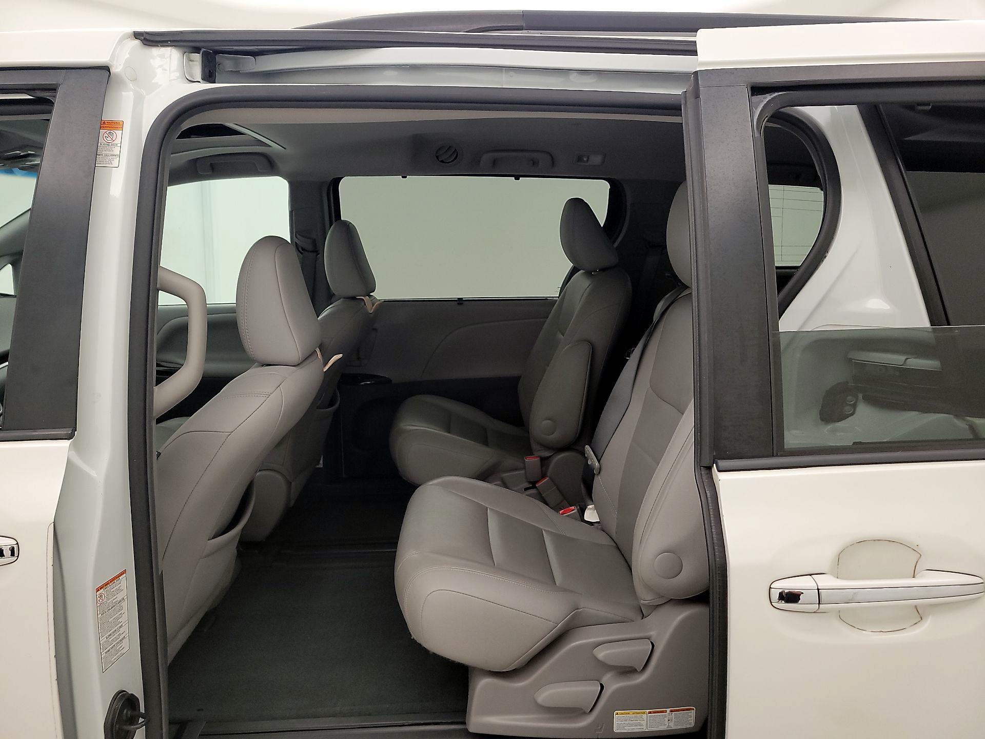 Thumbnail: 2017 Toyota Sienna - 20