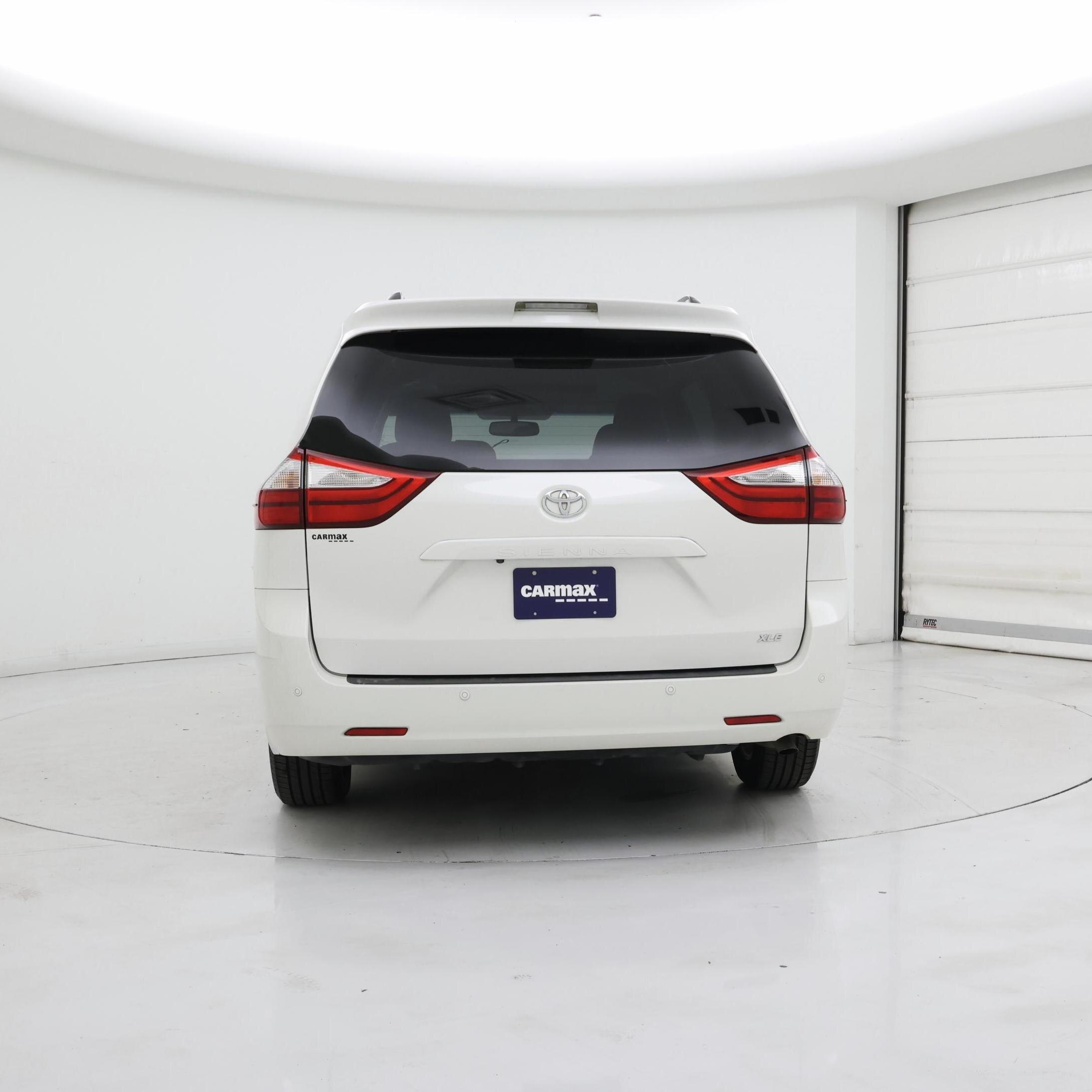 Thumbnail: 2017 Toyota Sienna - 6