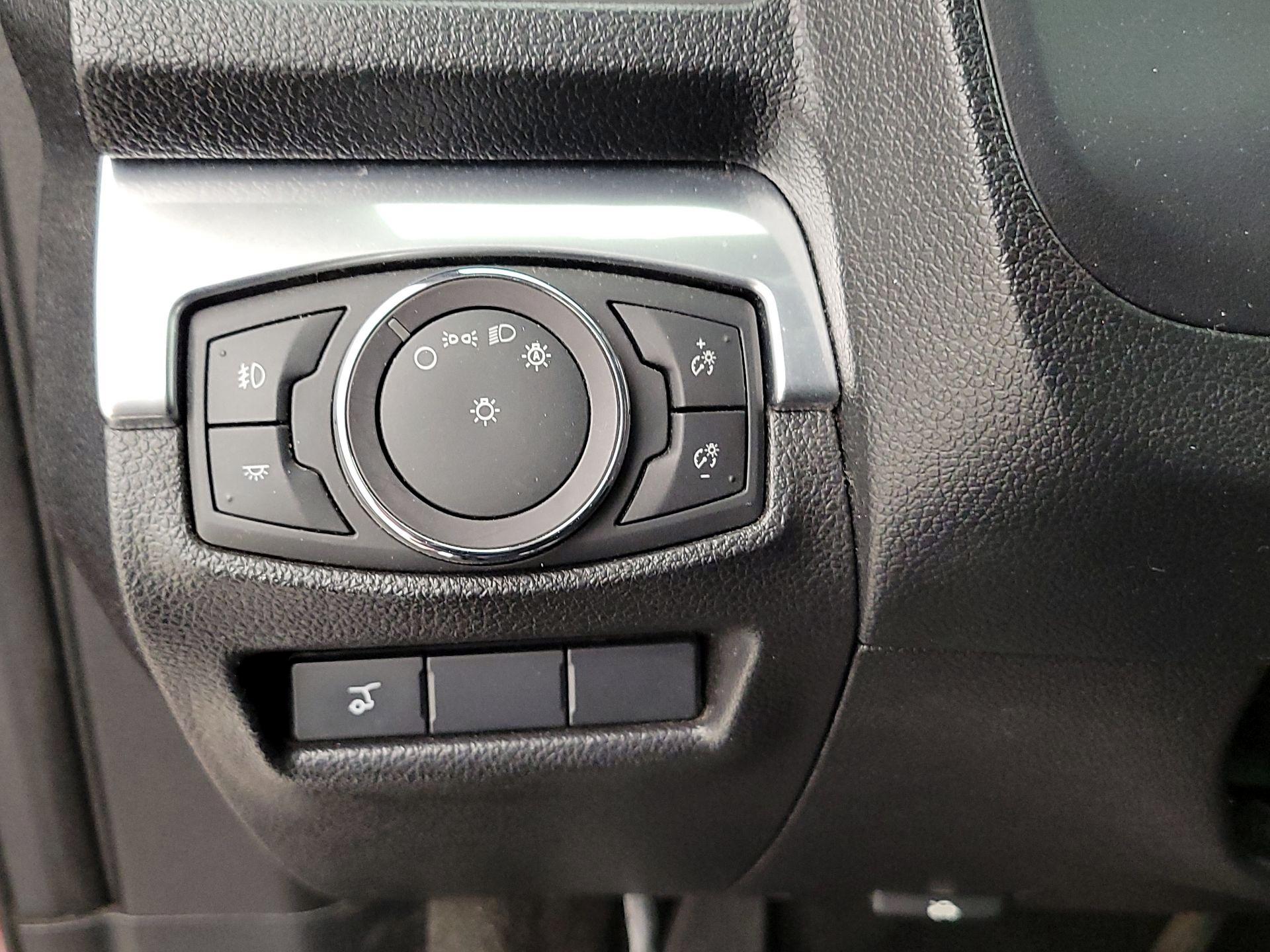 Thumbnail: 2017 Ford Explorer - 13