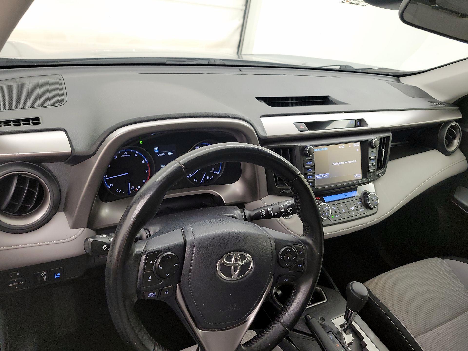 Thumbnail: 2018 Toyota RAV4 - 9