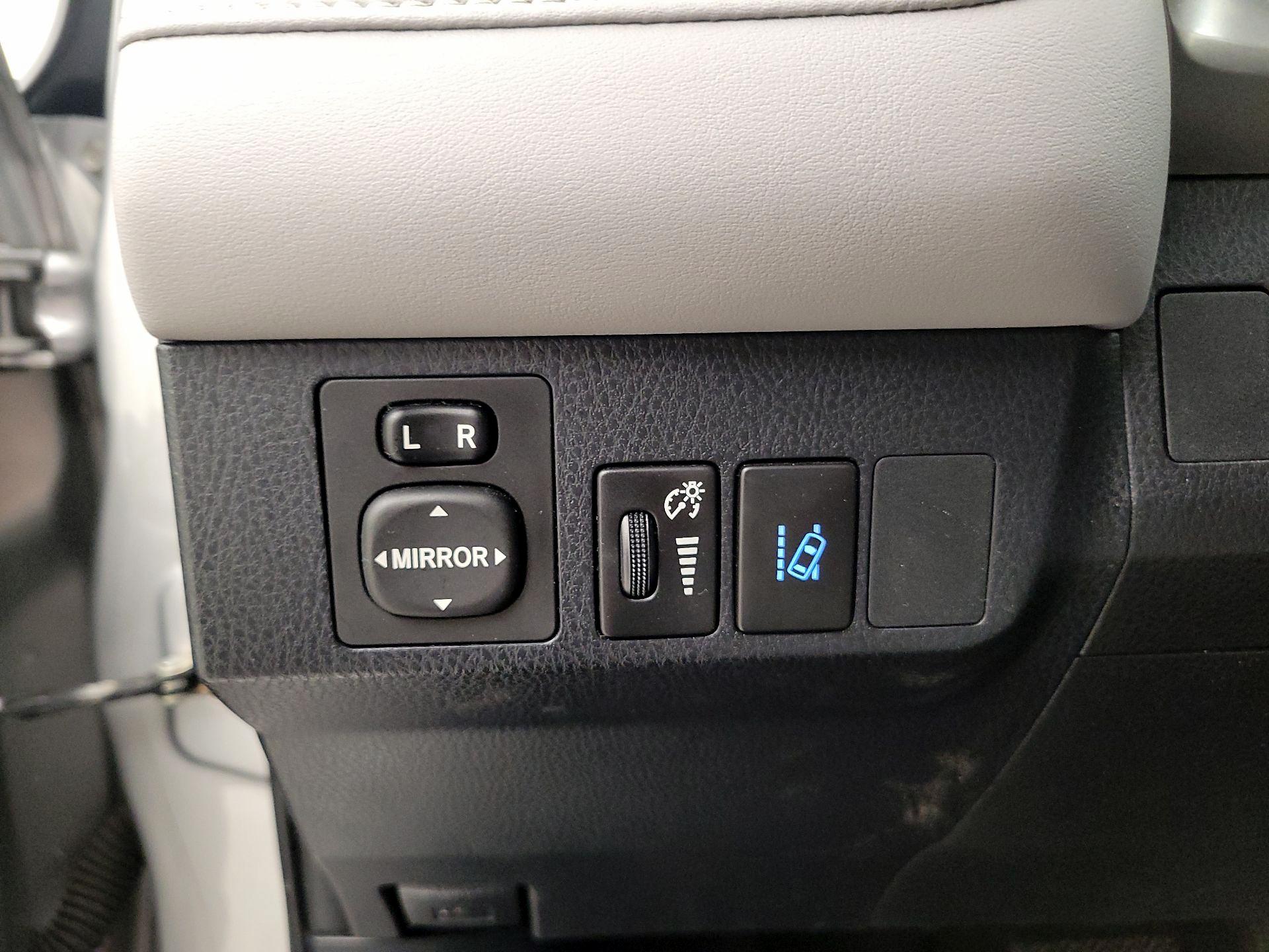 Thumbnail: 2018 Toyota RAV4 - 13