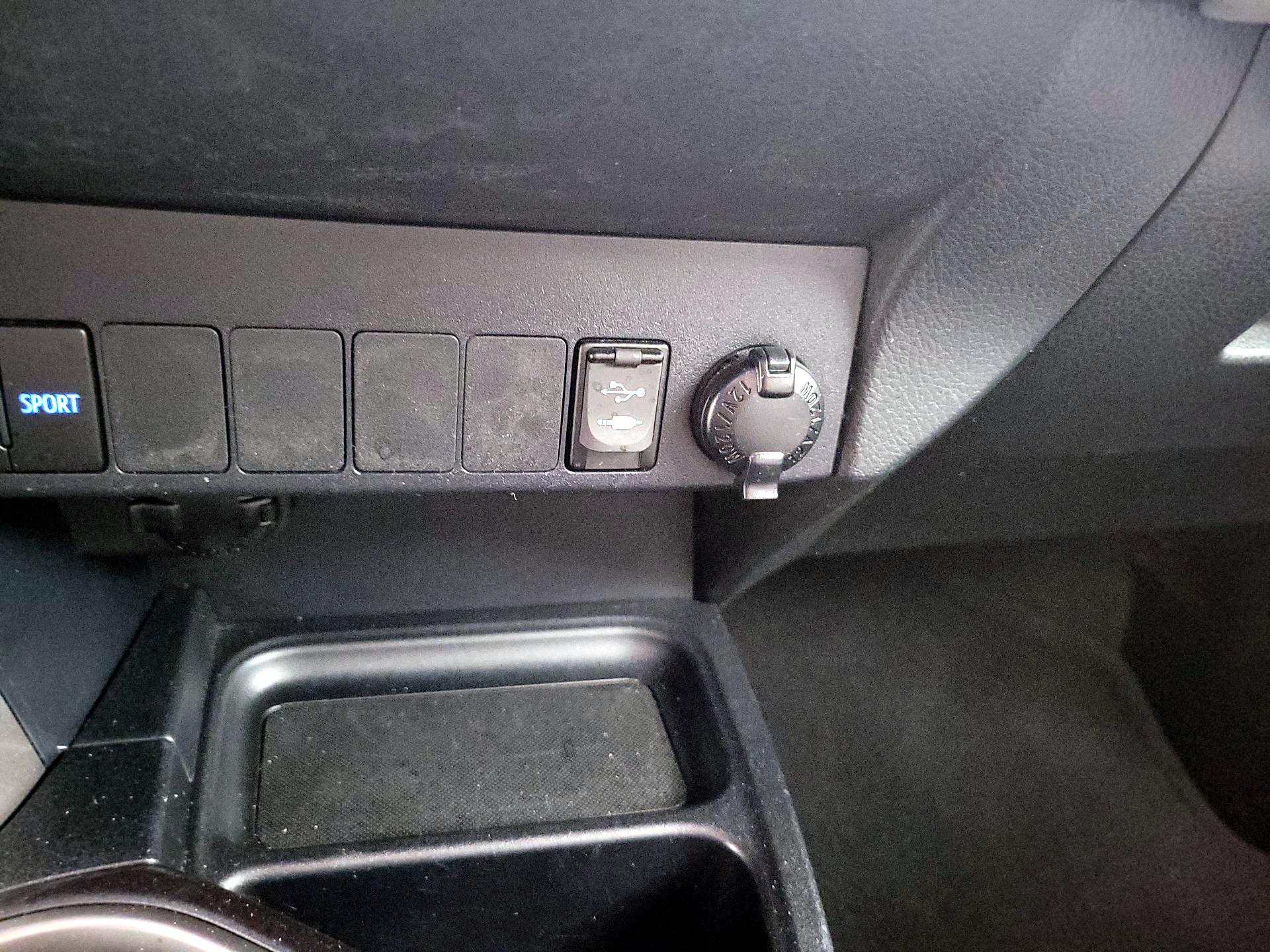 Thumbnail: 2018 Toyota RAV4 - 18