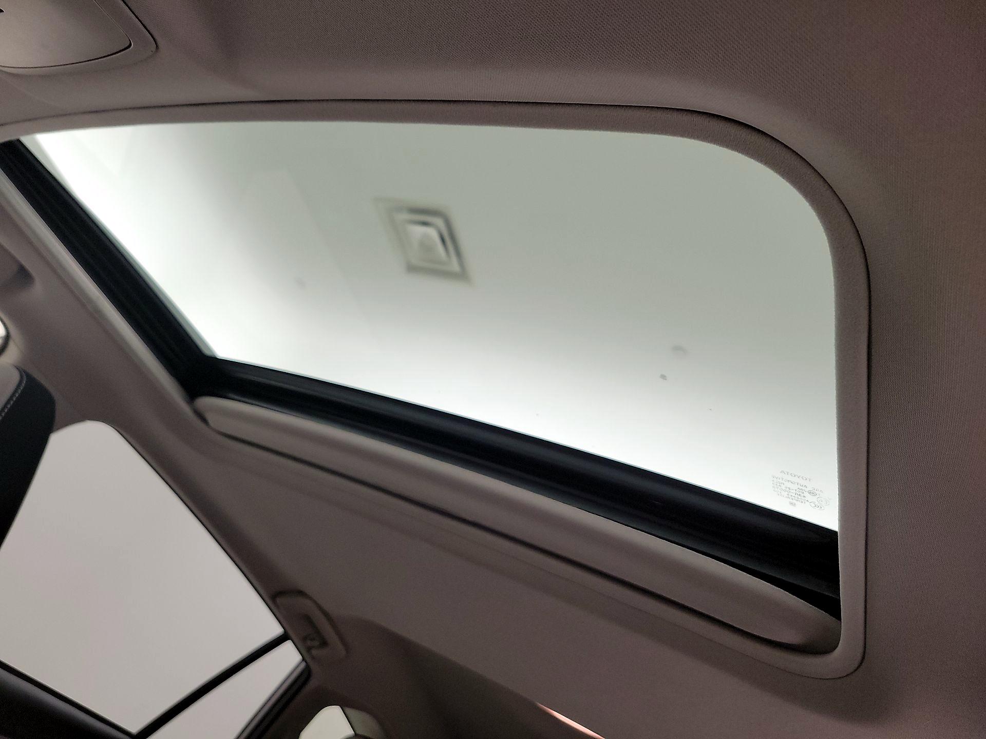 Thumbnail: 2018 Toyota RAV4 - 19