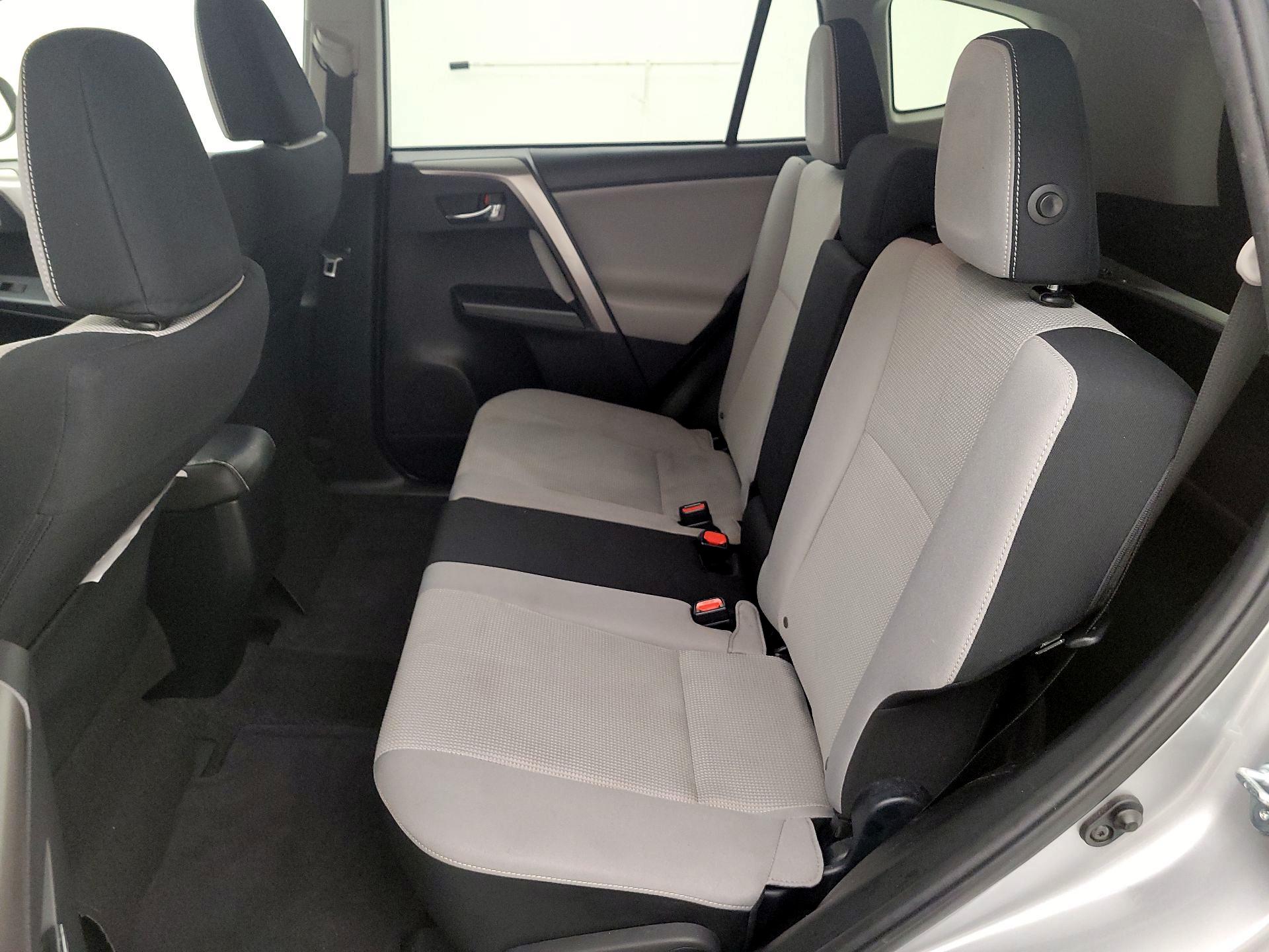 Thumbnail: 2018 Toyota RAV4 - 20