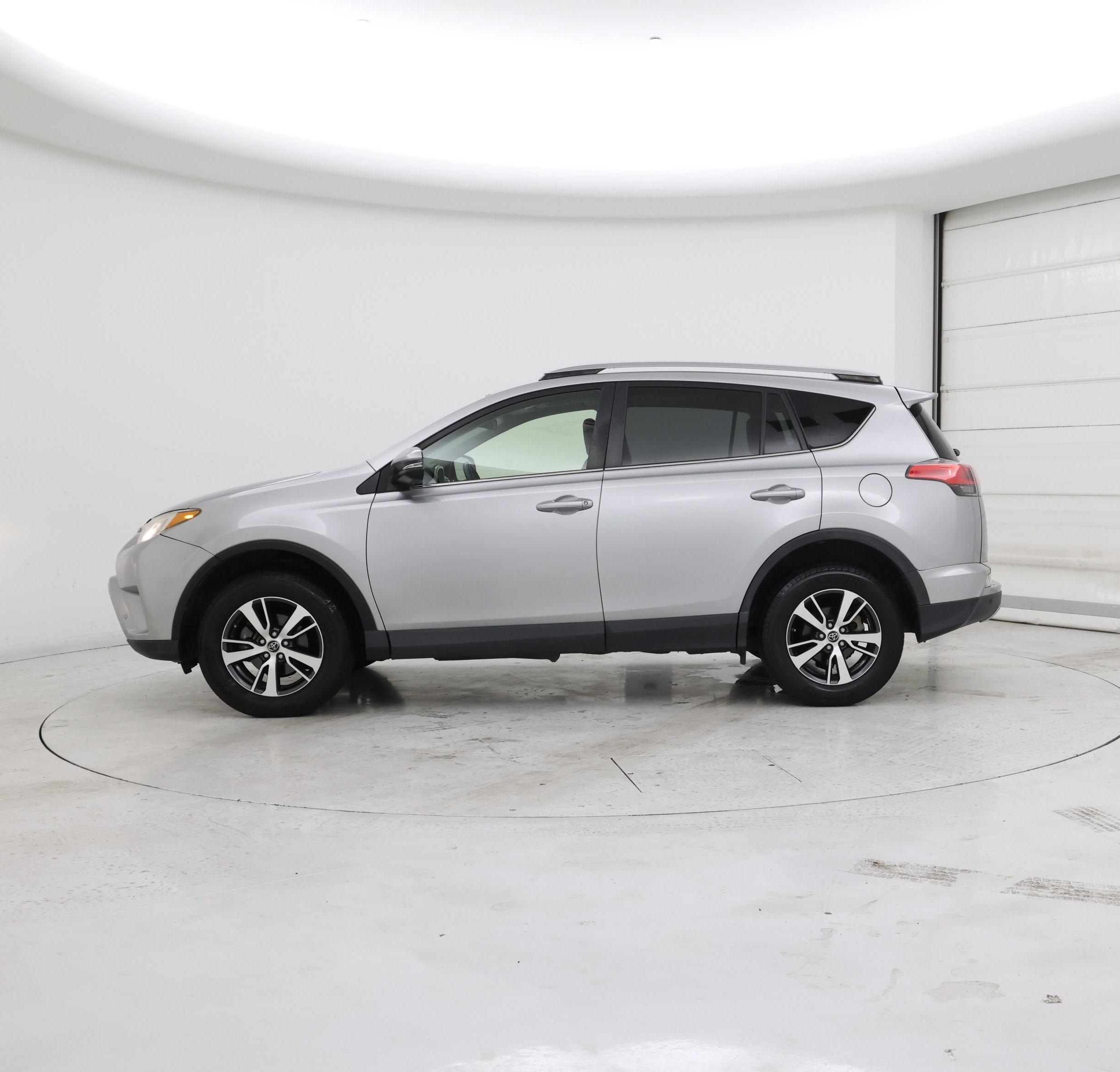 Thumbnail: 2018 Toyota RAV4 - 3