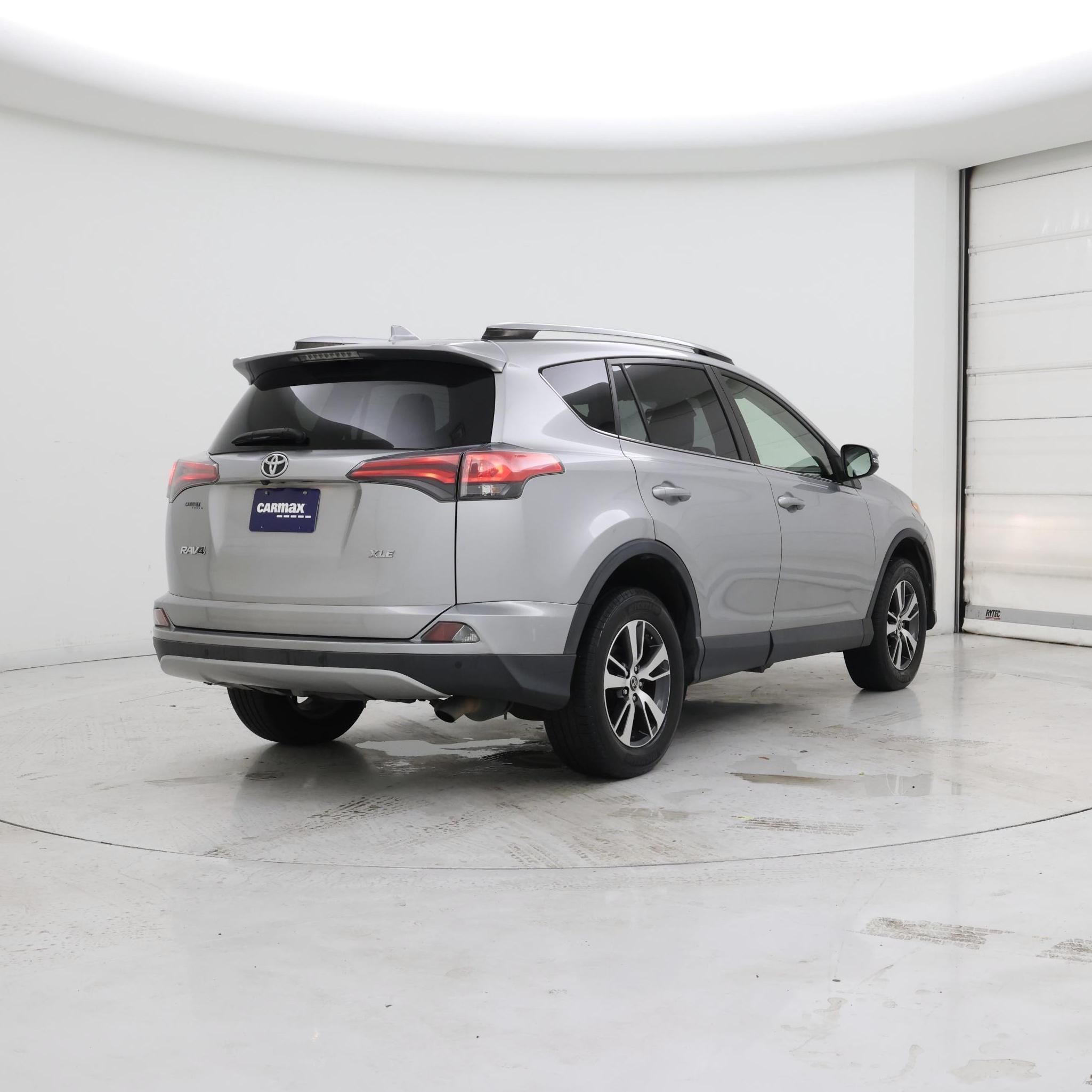 Thumbnail: 2018 Toyota RAV4 - 8