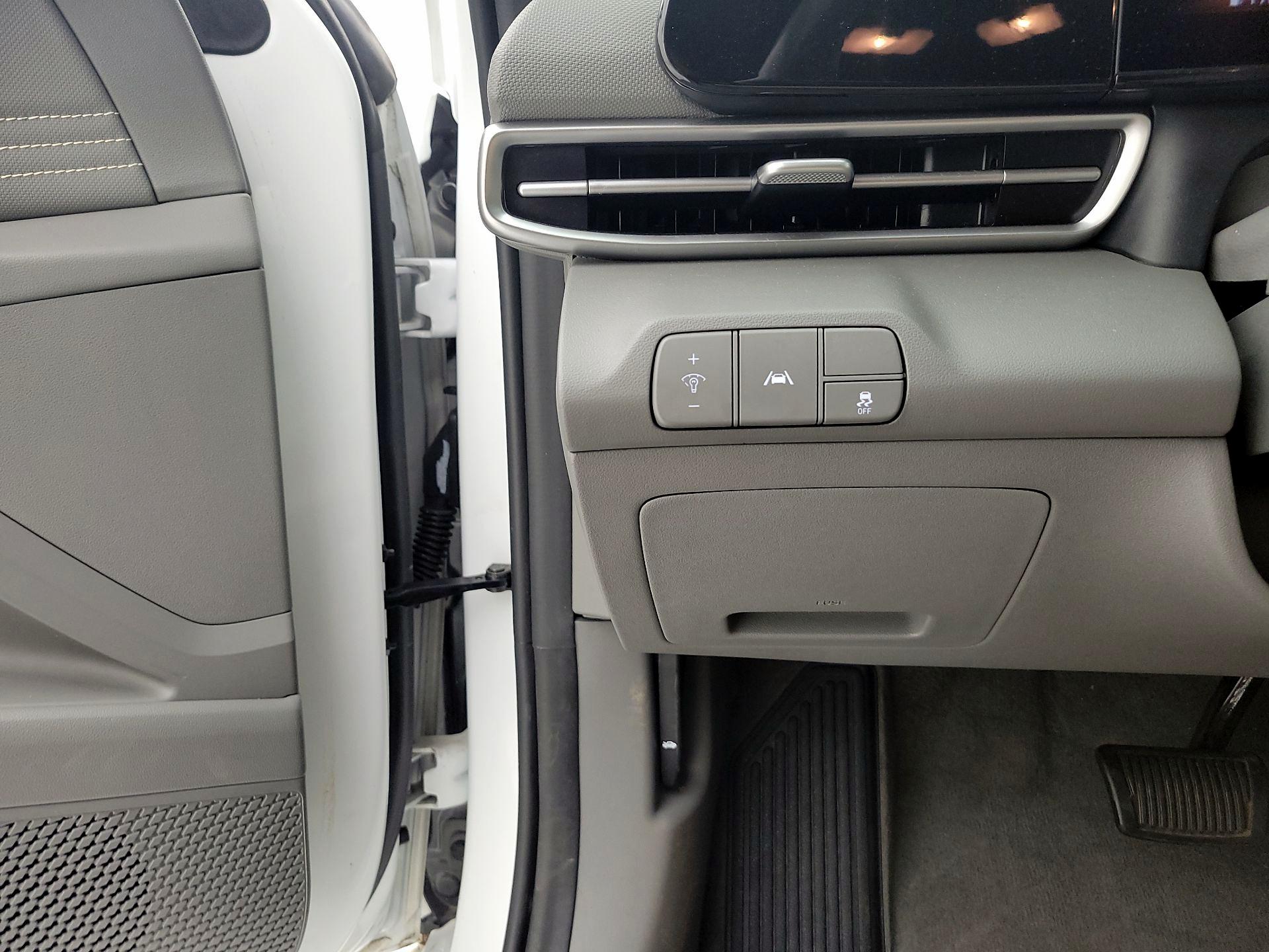 Thumbnail: 2023 Hyundai Elantra - 13