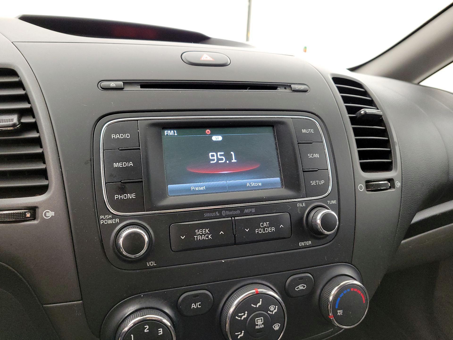 Thumbnail: 2016 Kia Forte - 15