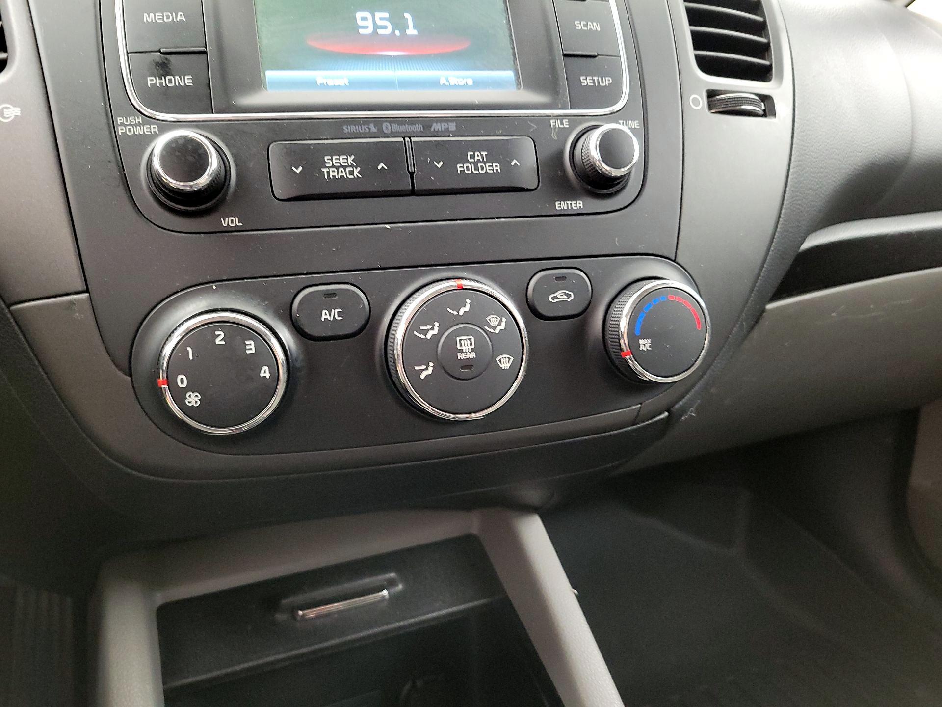 Thumbnail: 2016 Kia Forte - 16