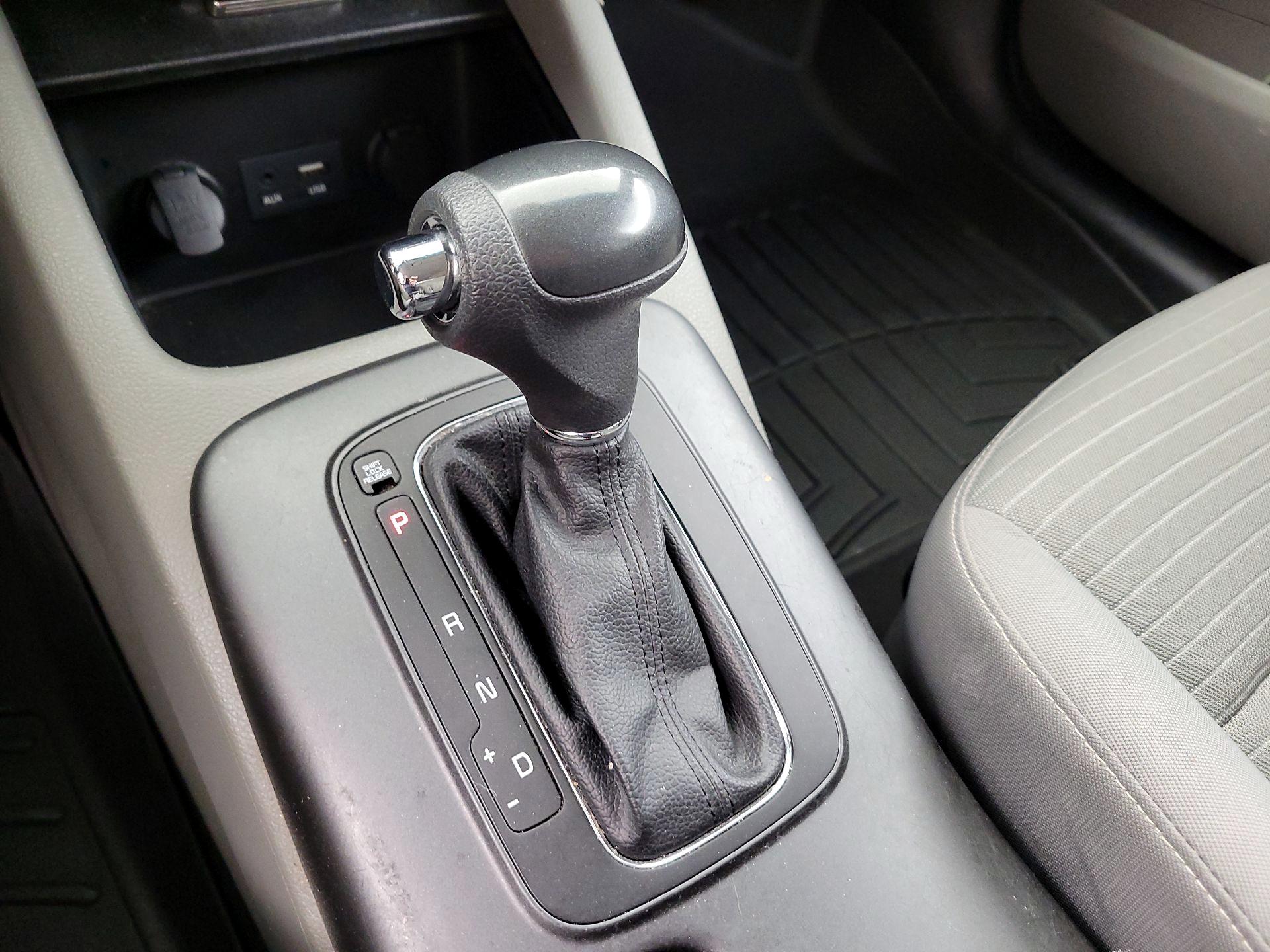 Thumbnail: 2016 Kia Forte - 17