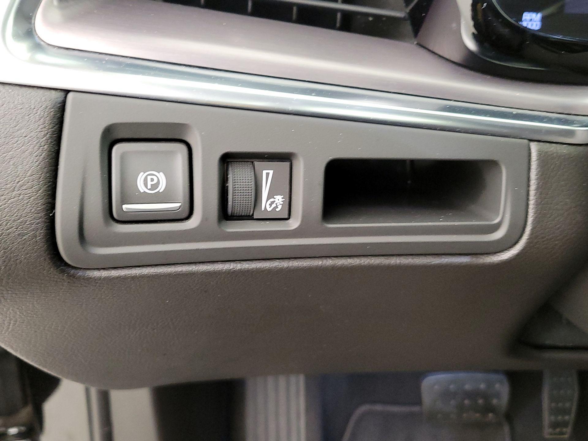 Thumbnail: 2018 Cadillac XT5 - 13