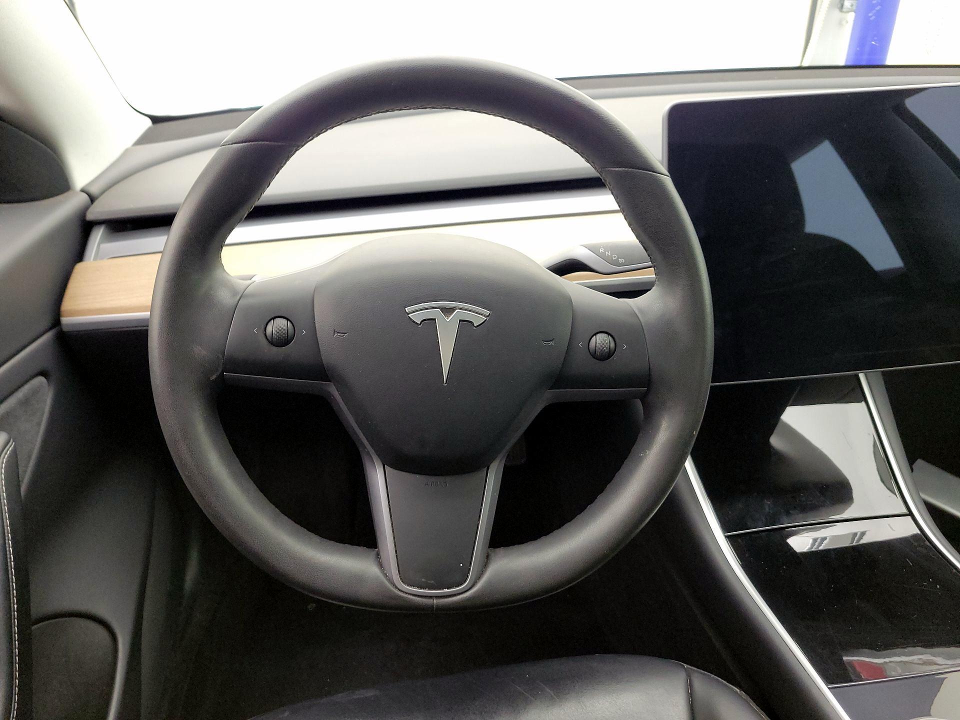 Thumbnail: 2020 Tesla Model 3 - 10